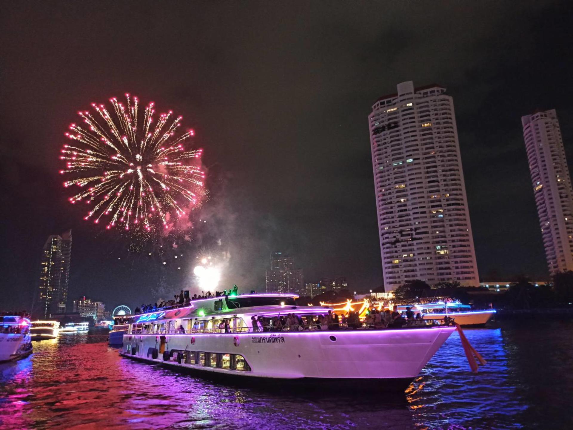 Bangkok Wonderful Pearl Dinner Cruise in Bangkok - Thumbnail 13