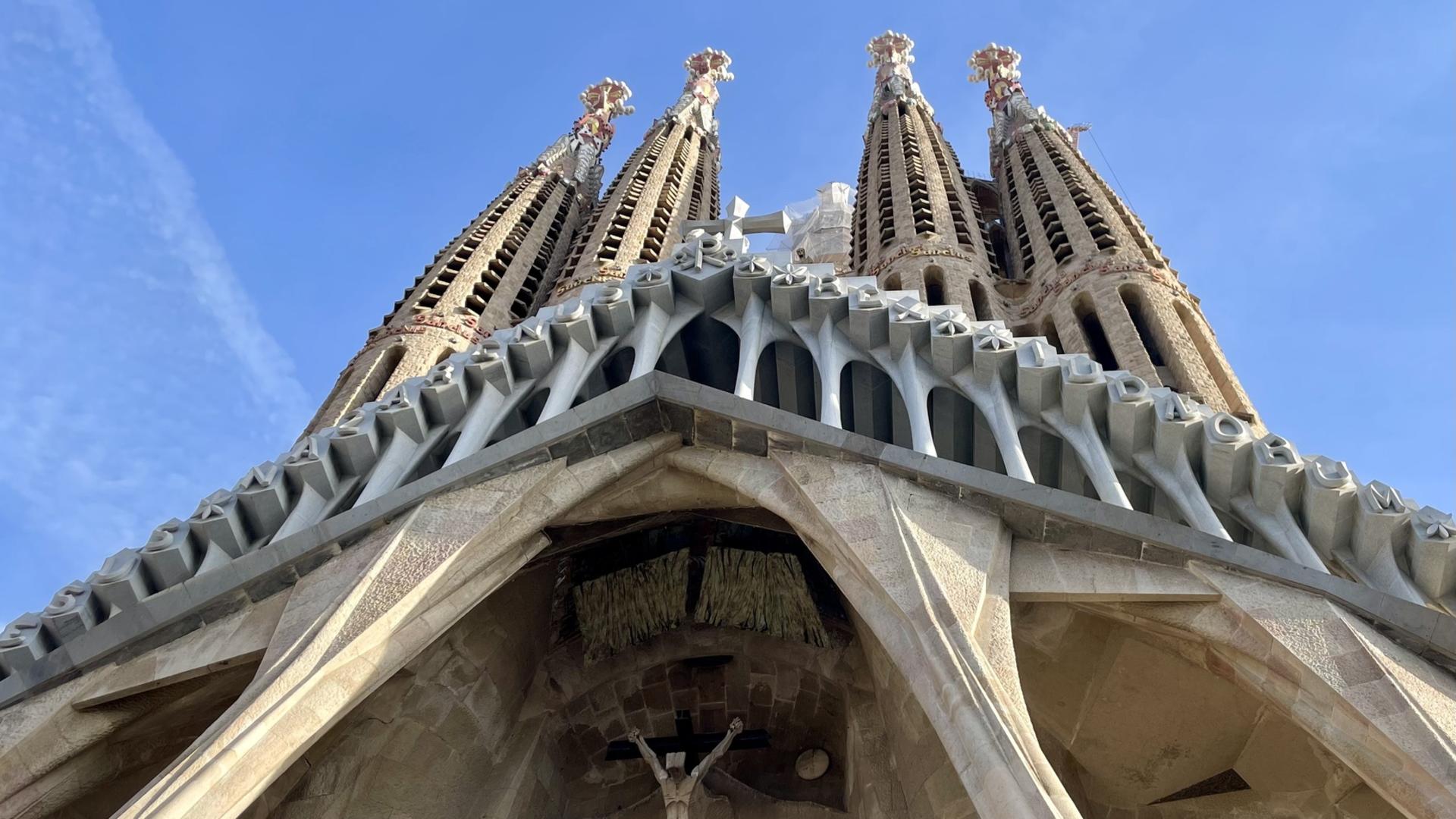 Sagrada Familia: Entry Tickets, Hosted Access & Guided Tours - Thumbnail 2