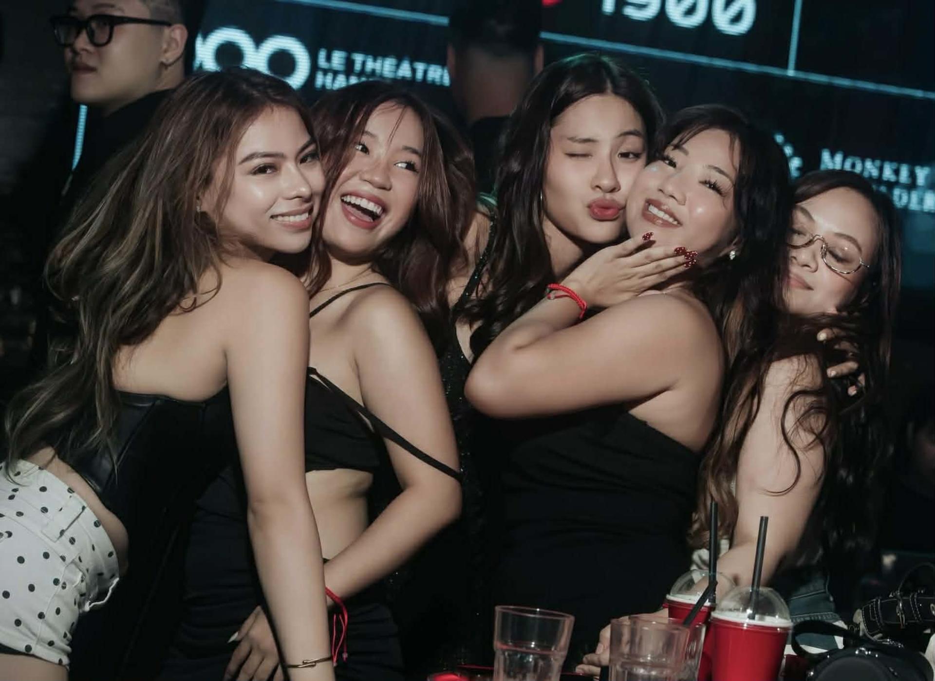 Hanoi Nightlife Bar Hopping Tour with Drinks & Local Host - Thumbnail 18