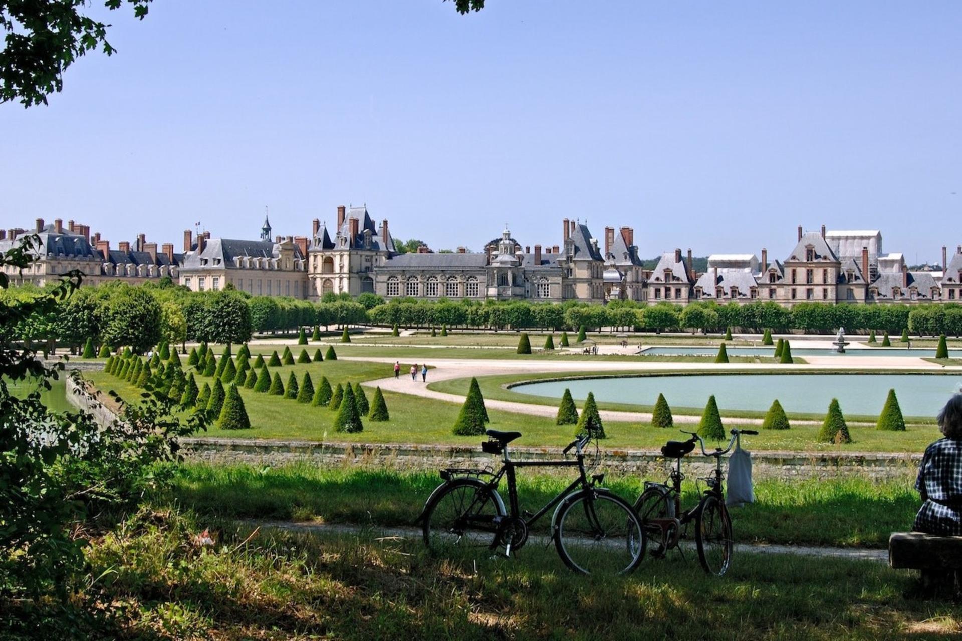 Chateau de Fontainebleau Admission in Paris - Image 1