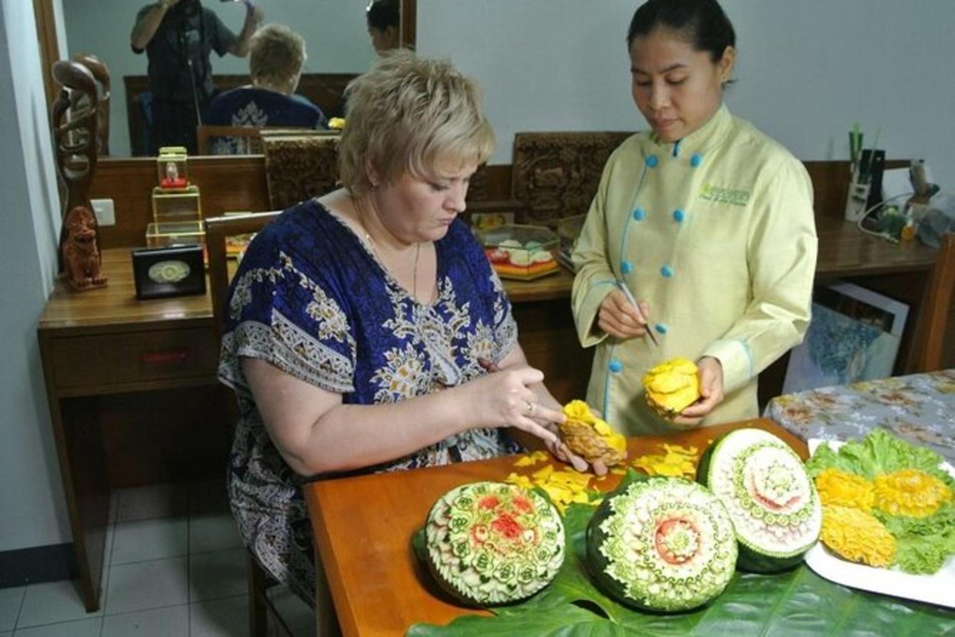 Traditional Thai Fruit and Vegetable Carving Class - Thumbnail 20