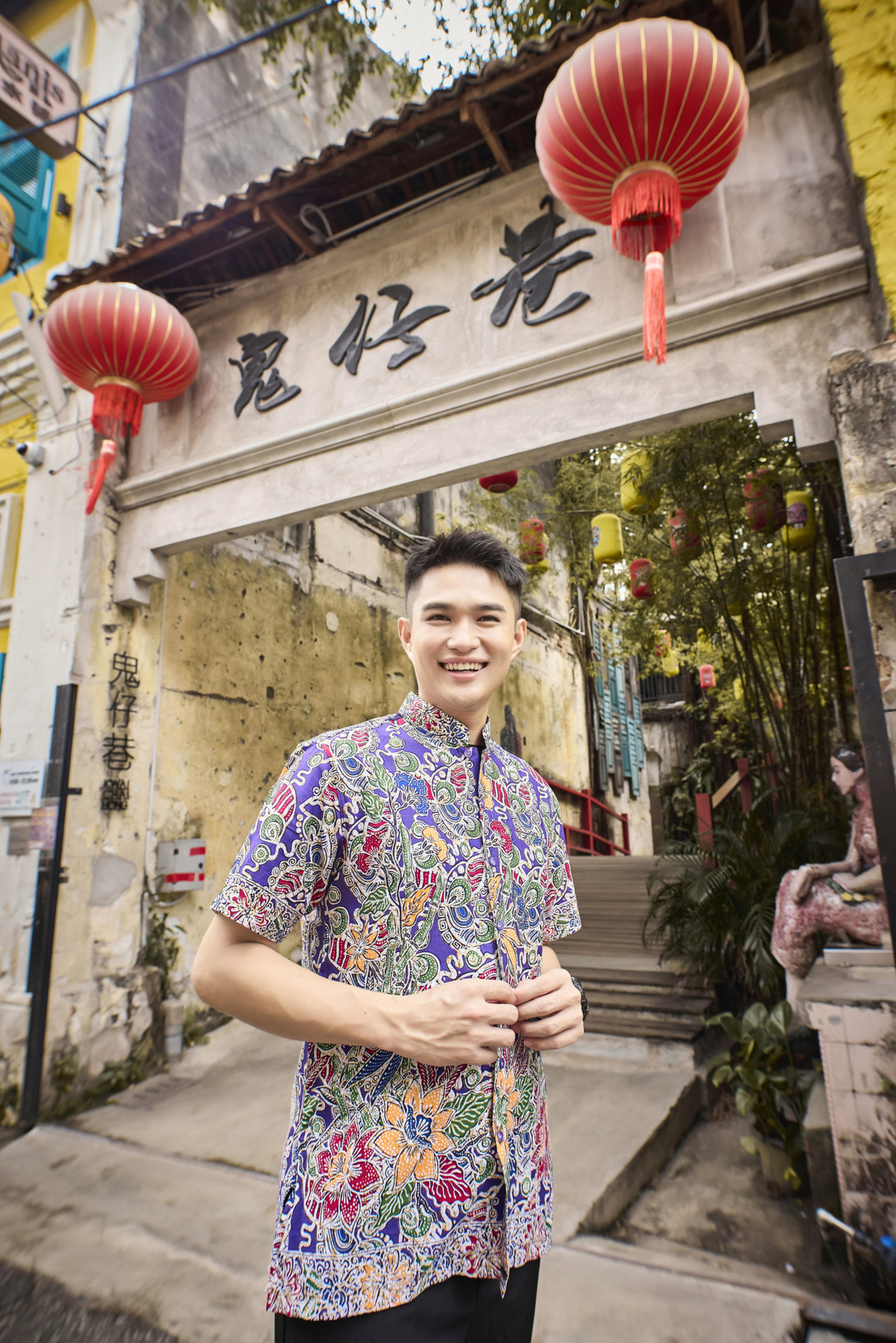 Kebaya and Batik Shirt Costume Rental Experience in Kuala Lumpur  - Thumbnail 9