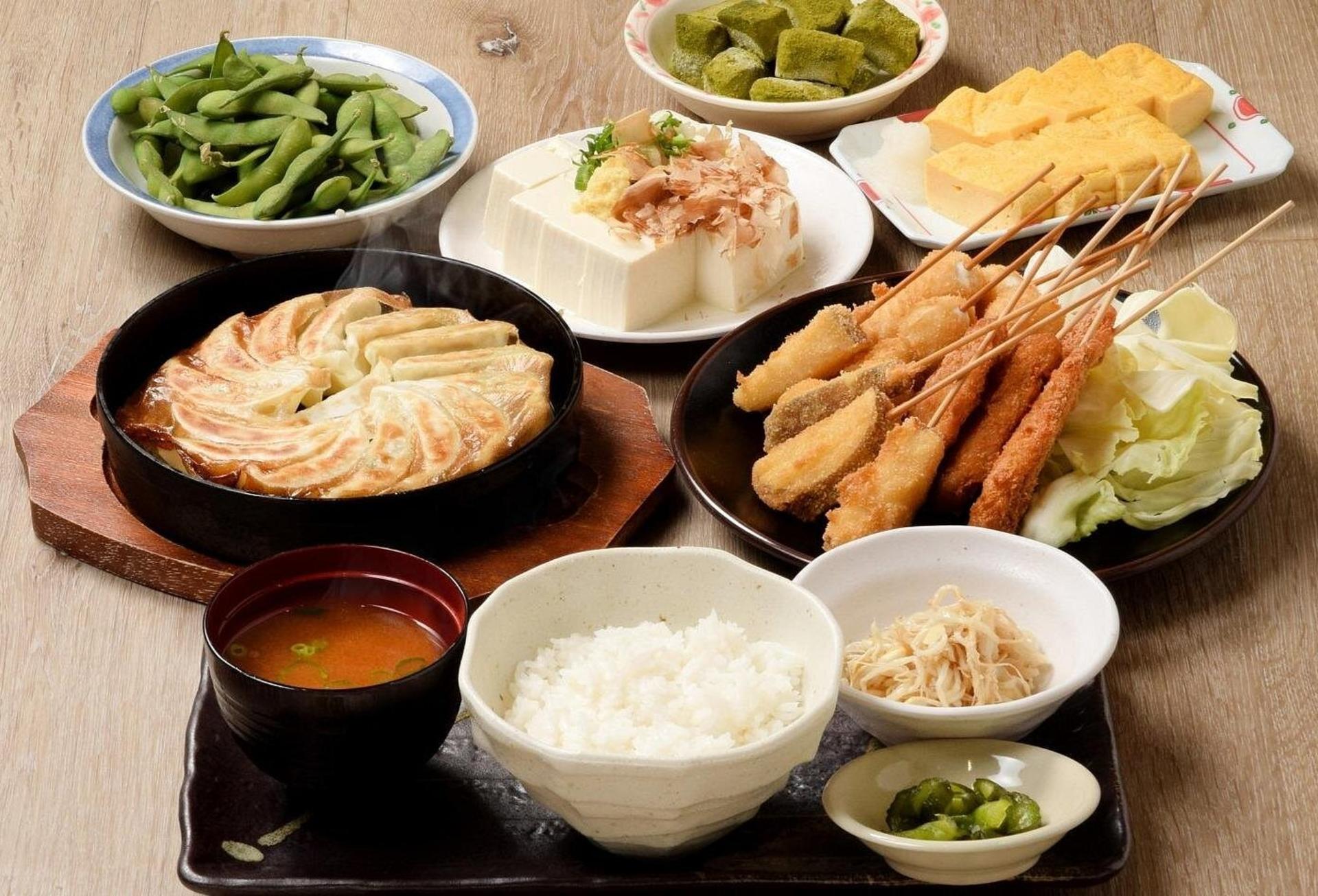 Osaka Izakaya Gourmet Dinner + Variety Show (with unlimited drinks) - Thumbnail 3