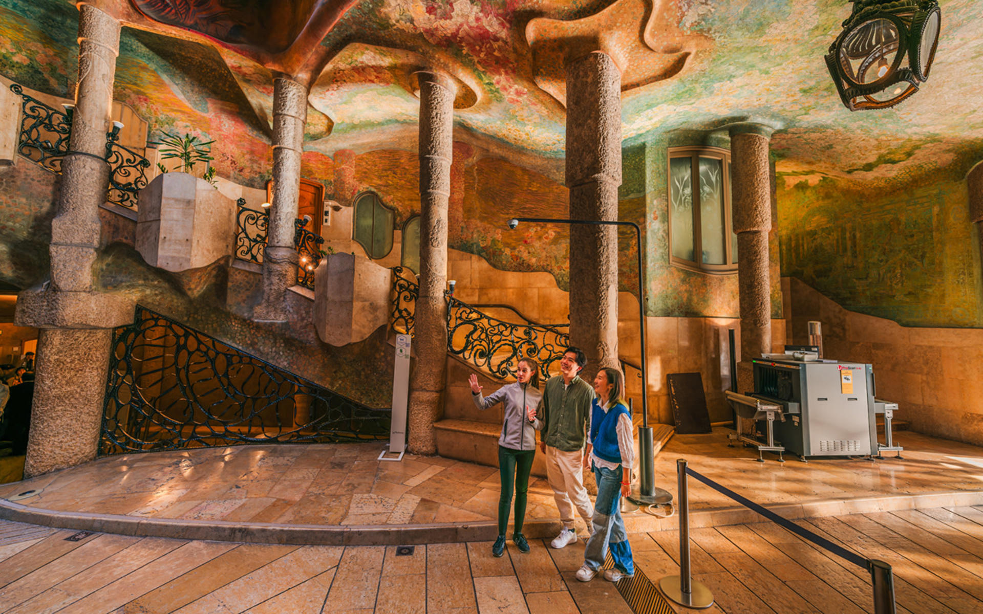 Barcelona: Casa Mila (La Pedrera) Sunrise Tour - Thumbnail 5