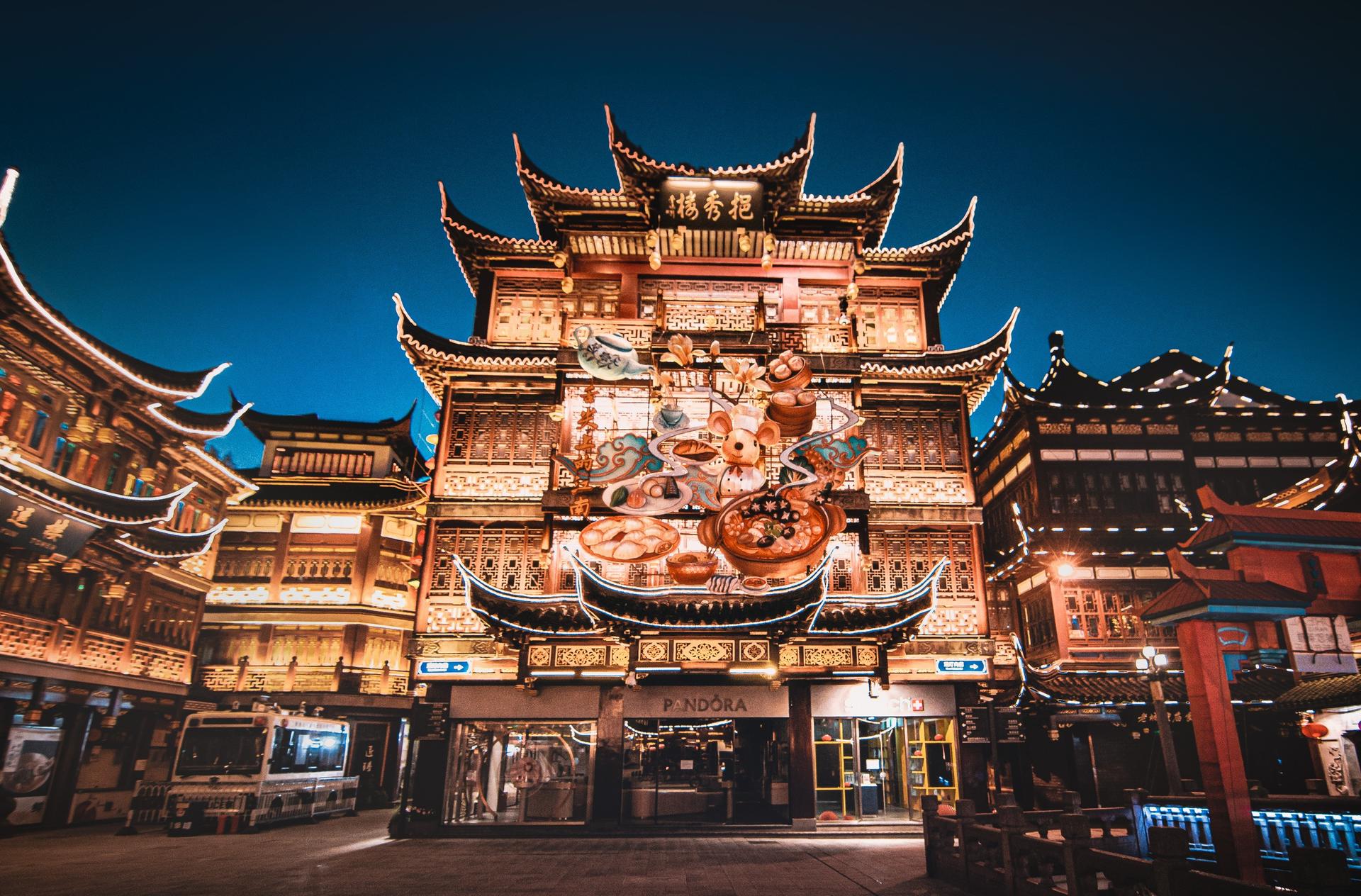 Shanghai People's Park & Jade Buddha Temple & City God Temple & Nanjing Road & The Bund 1-Day Charter - Thumbnail 4