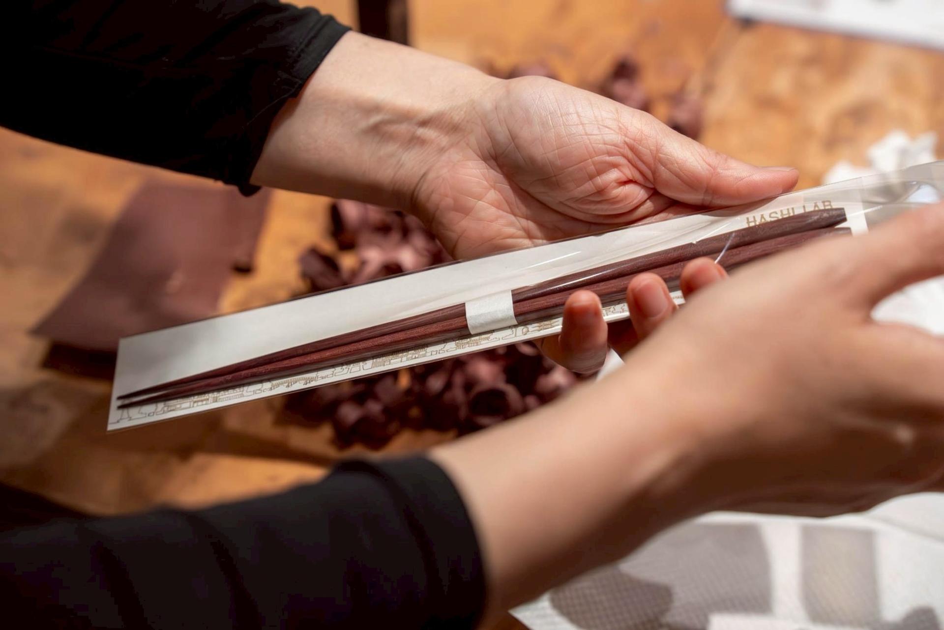 Make Your Own Chopsticks in a 95yo Historic Shinsaibashi Home - Thumbnail 5