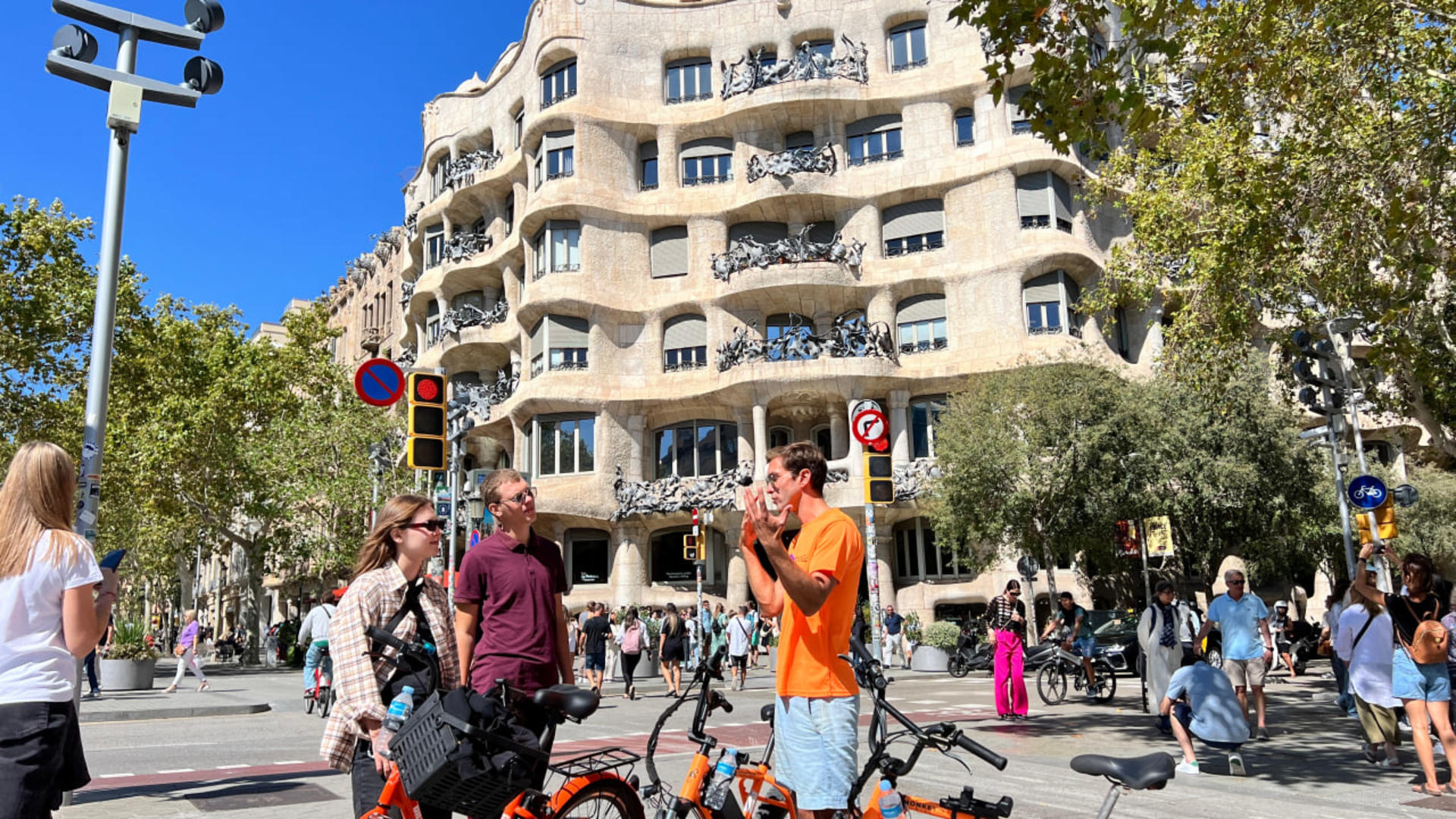 City sightseeing bike tour in Barcelona - Thumbnail 7