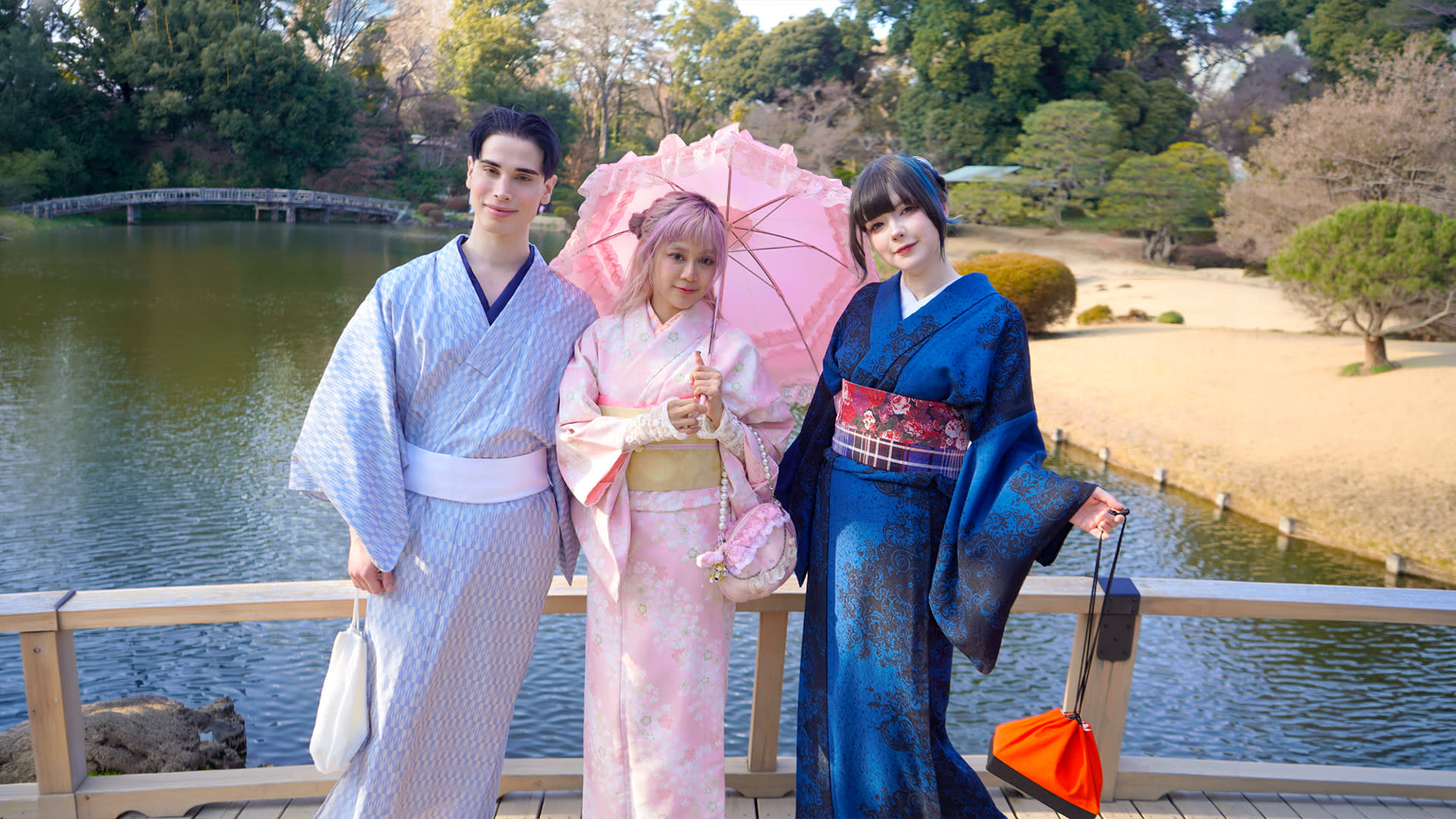 Kimono Rental inside Shinjuku Gyoen National Garden: KOUICHI STORE - Thumbnail 3