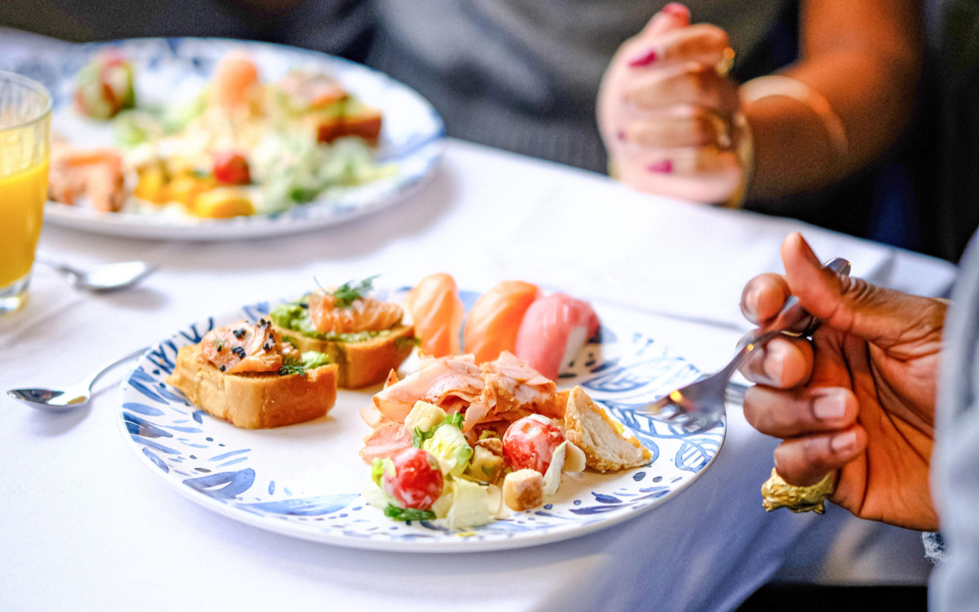 Paris River Seine Cruise Experience with Brunch Buffet - Thumbnail 2