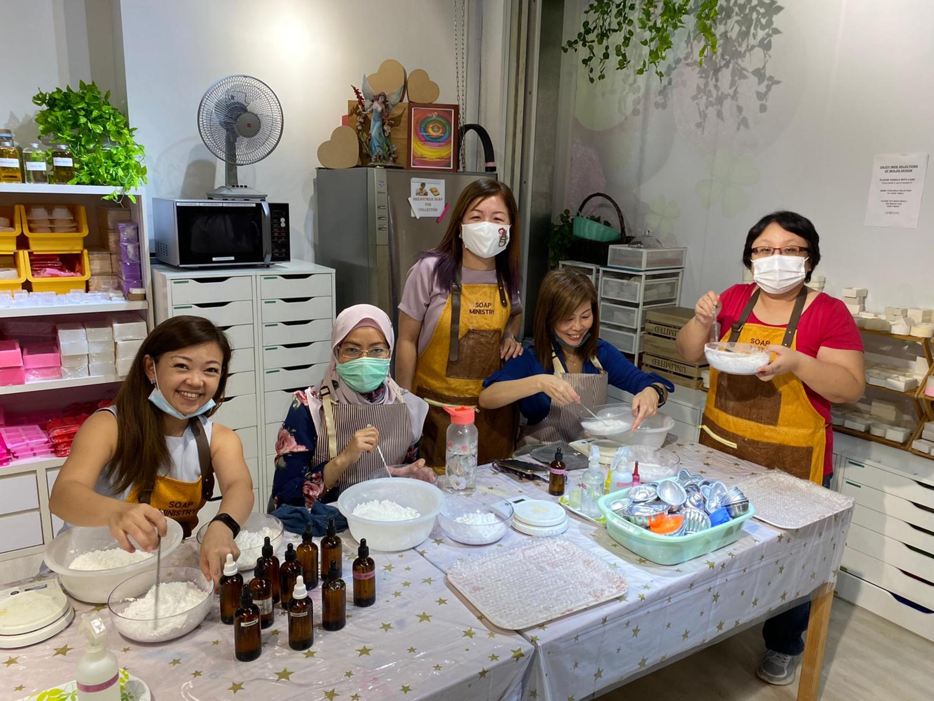 DIY Bathbomb Workshop in Orchard Gateway - Thumbnail 3