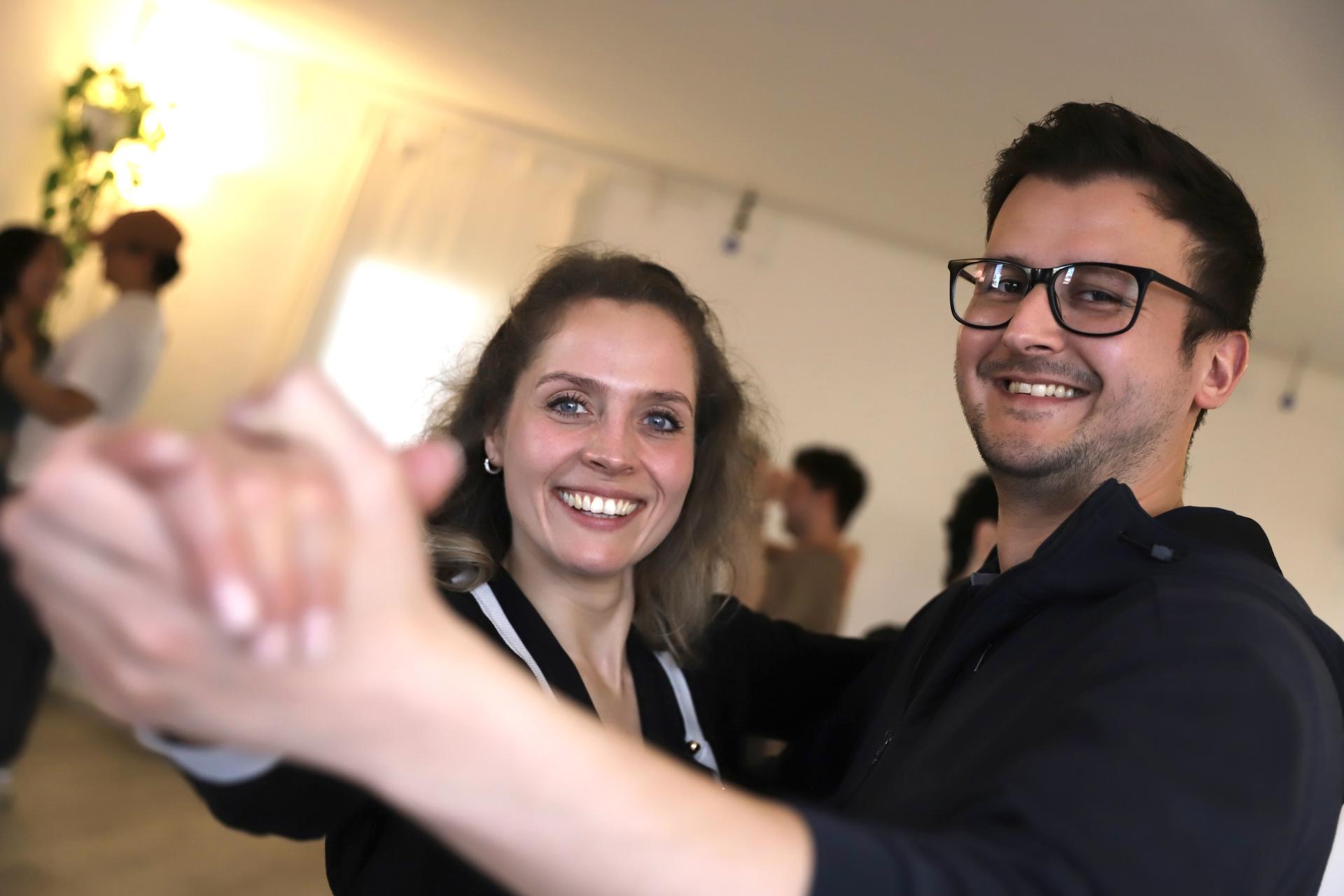 Barcelona Tango Lesson with Drinks, where passion meets fun - Thumbnail 5