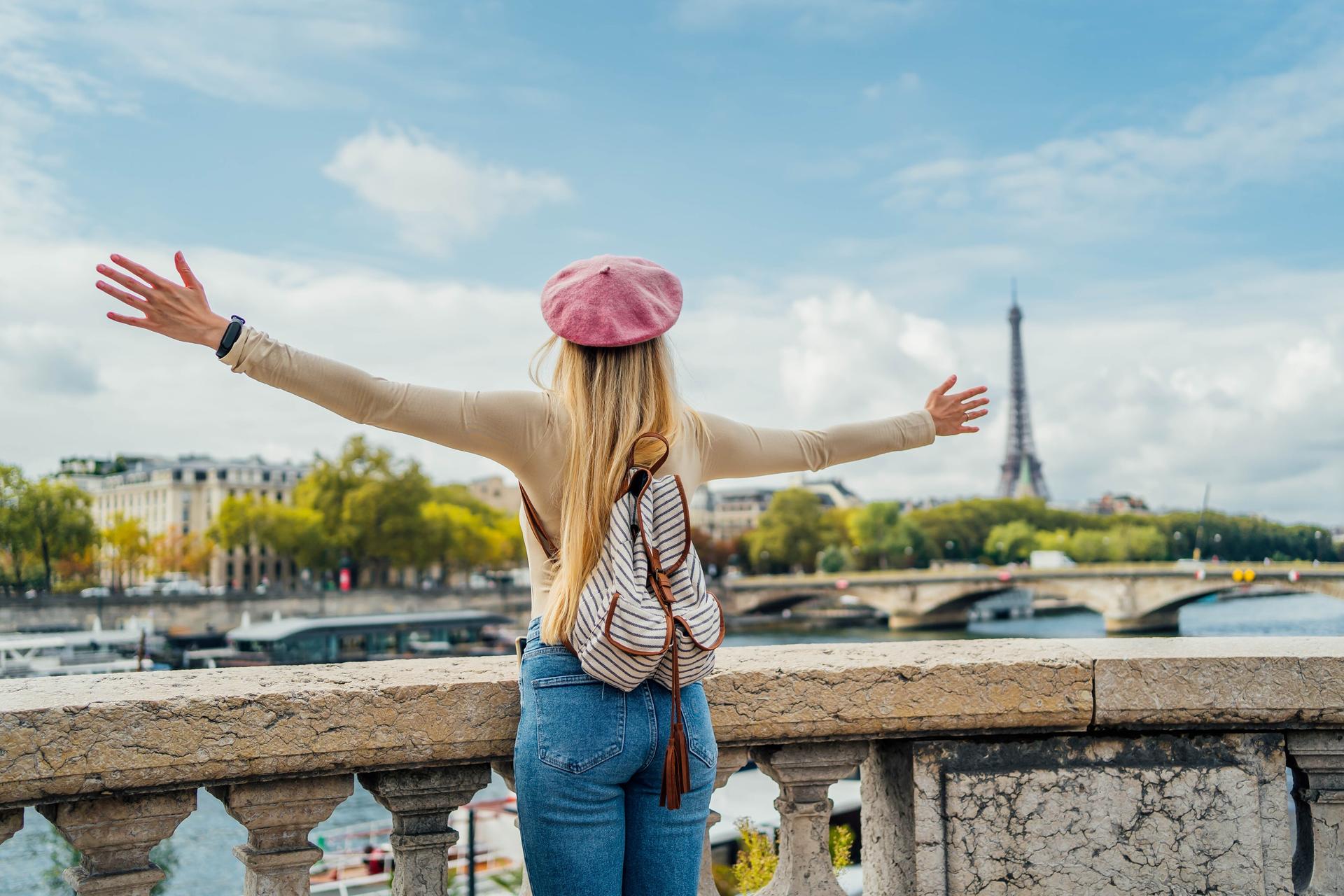 Eiffel Tower Photoshoot - Thumbnail 5