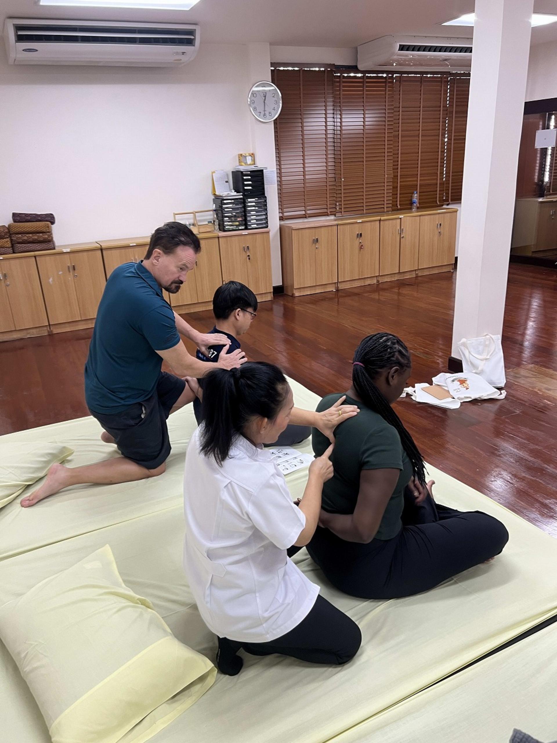 Wat Pho Thai Massage Experience: Master Thai Massage in a Class - Thumbnail 7