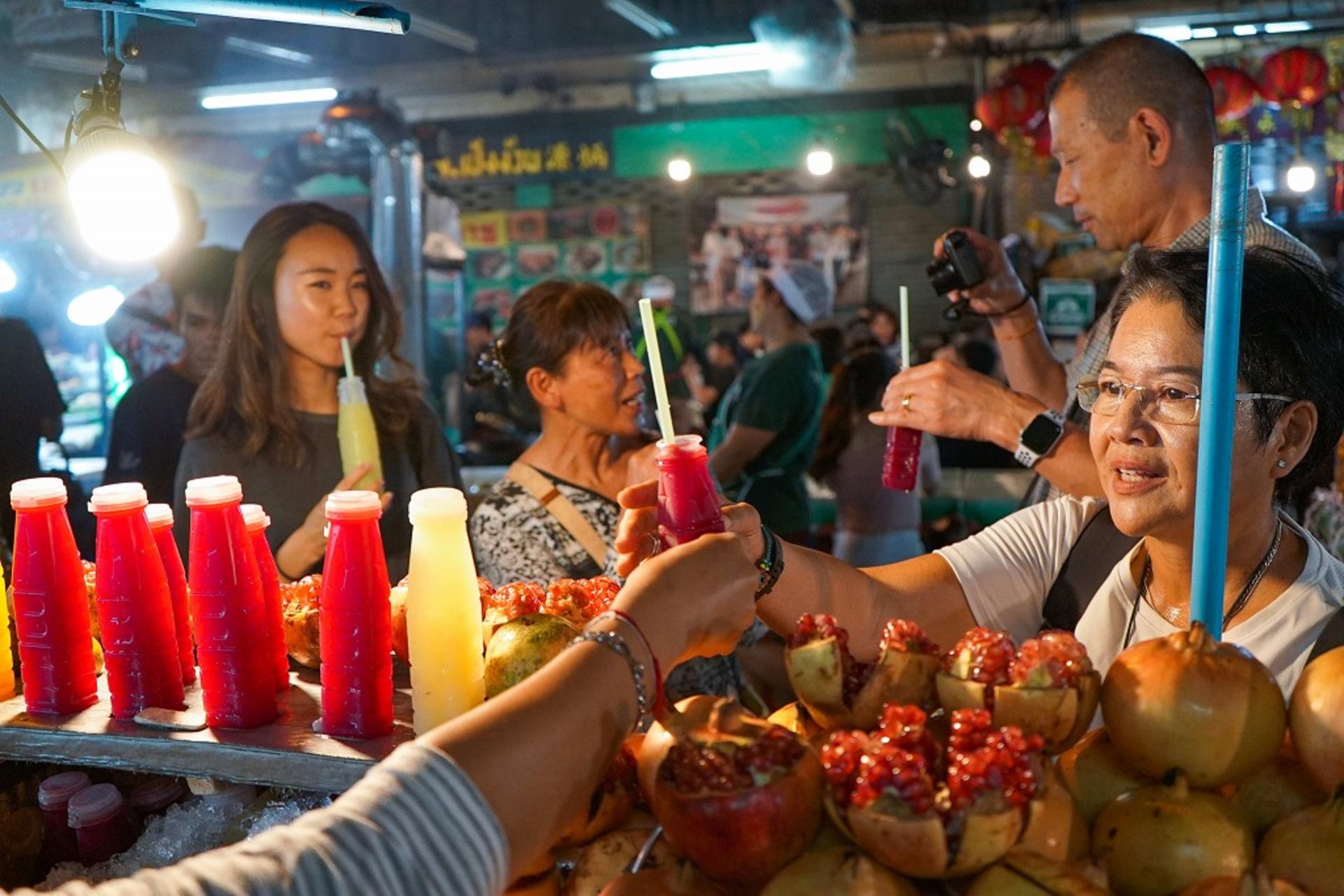 Bangkok Night Michelin Foodie Tour in China Town with 15+ Tastings - Thumbnail 17