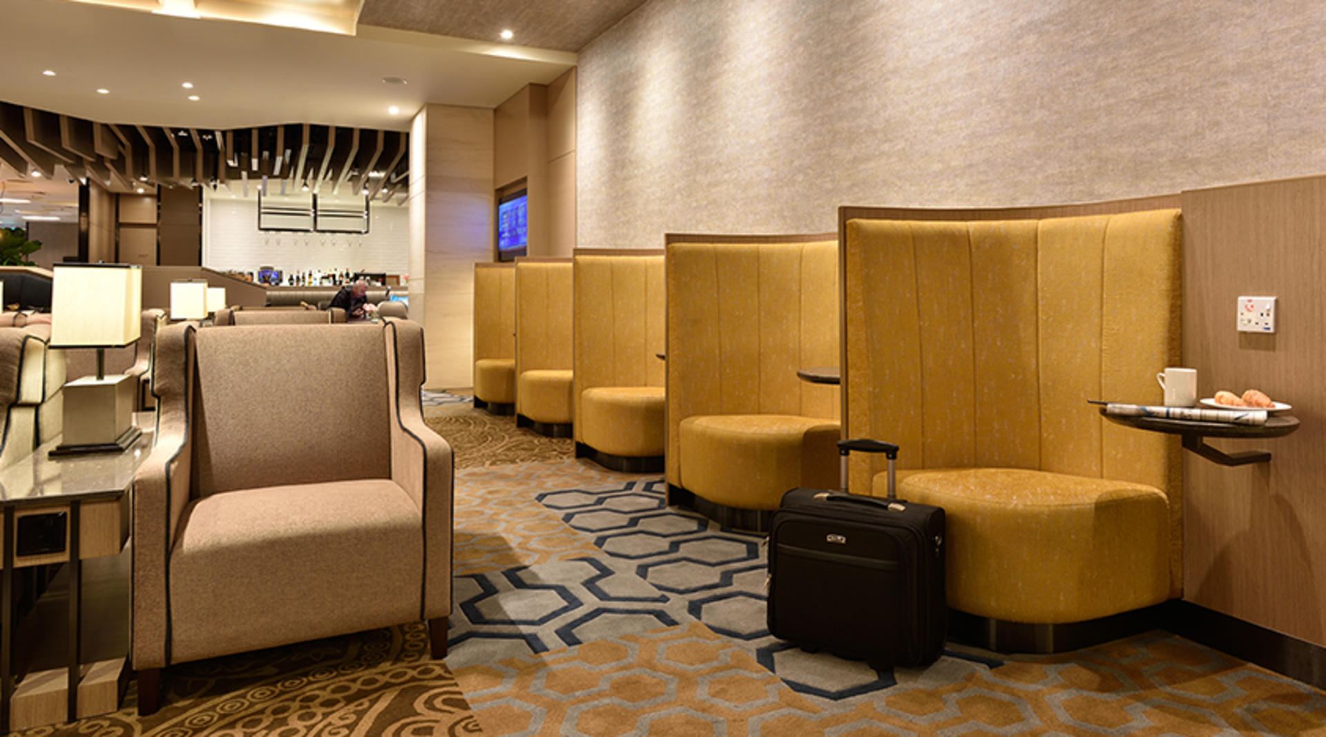 Singapore Changi Airport Lounge Service by Plaza Premium Lounge - Thumbnail 4