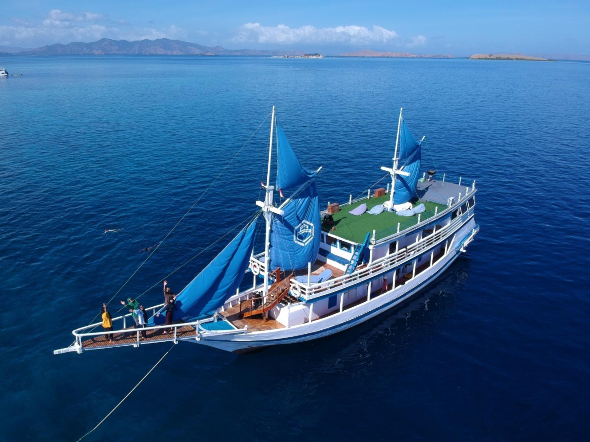 [Deluxe Phinisi] 3D2N Sailing Liveaboard from Labuan Bajo - Thumbnail 7