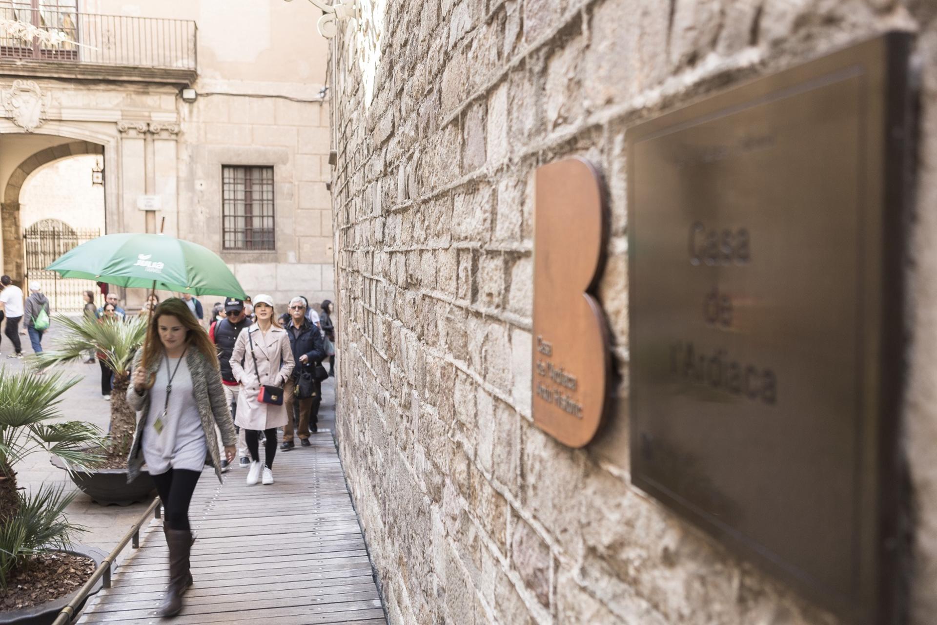 Barcelona Bus Tour with Optional Cathedral Ticket - Thumbnail 7