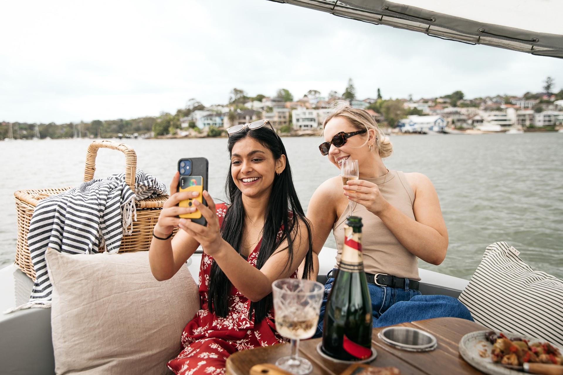 Electric Picnic Boat Rental in Sydney (Cabarita) - Thumbnail 2