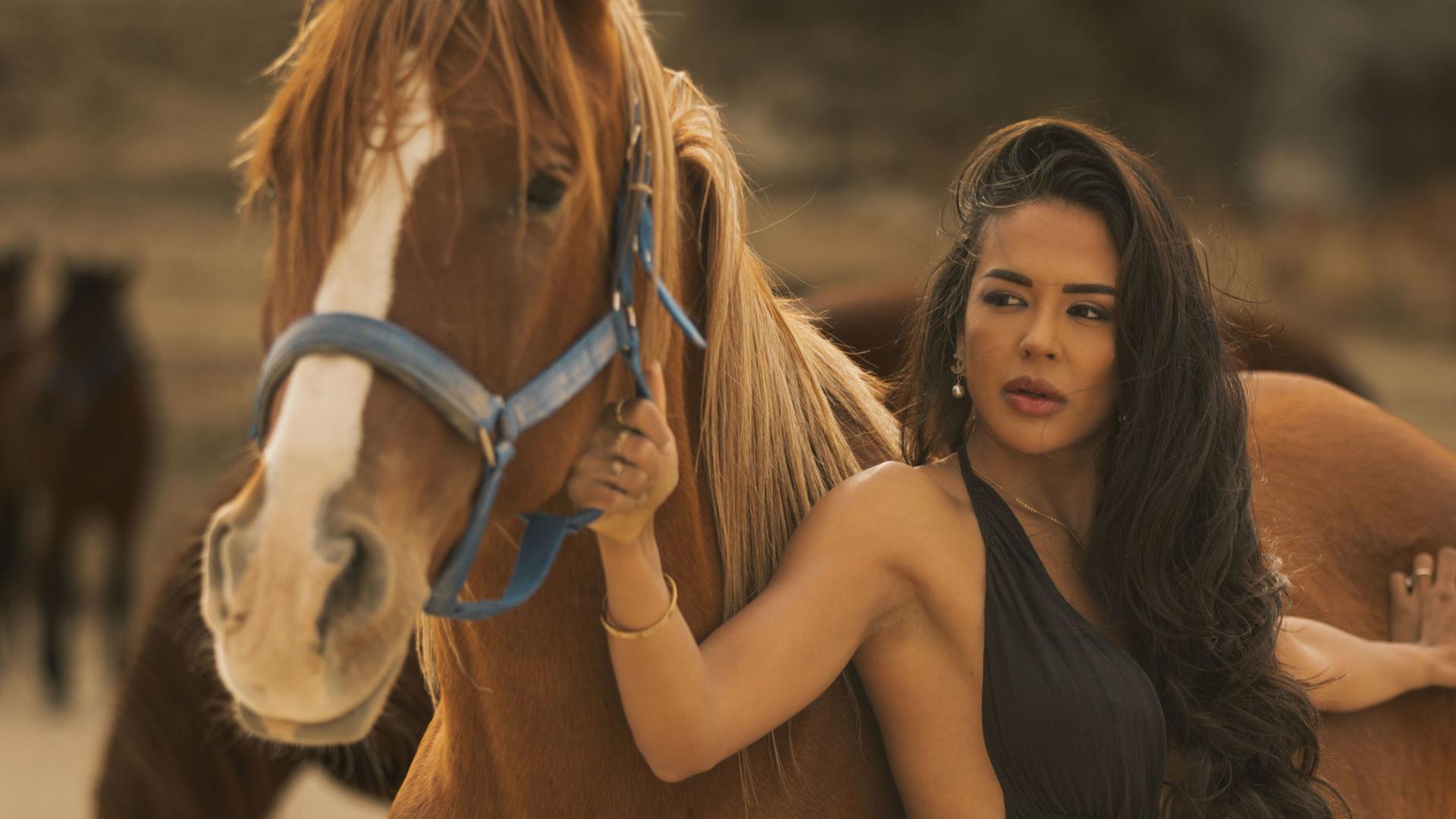 Professional photoshoot with running horses in Cappadocia - Thumbnail 9