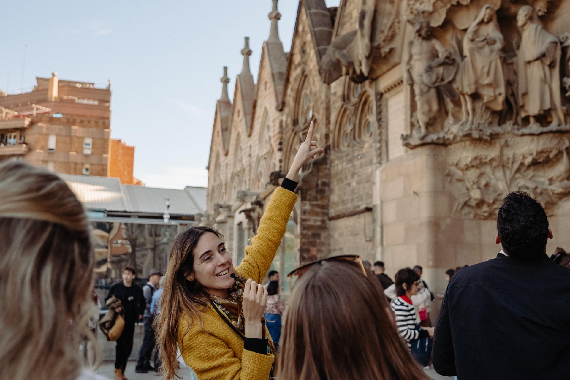Sagrada Familia Highlights Tour - Thumbnail 4