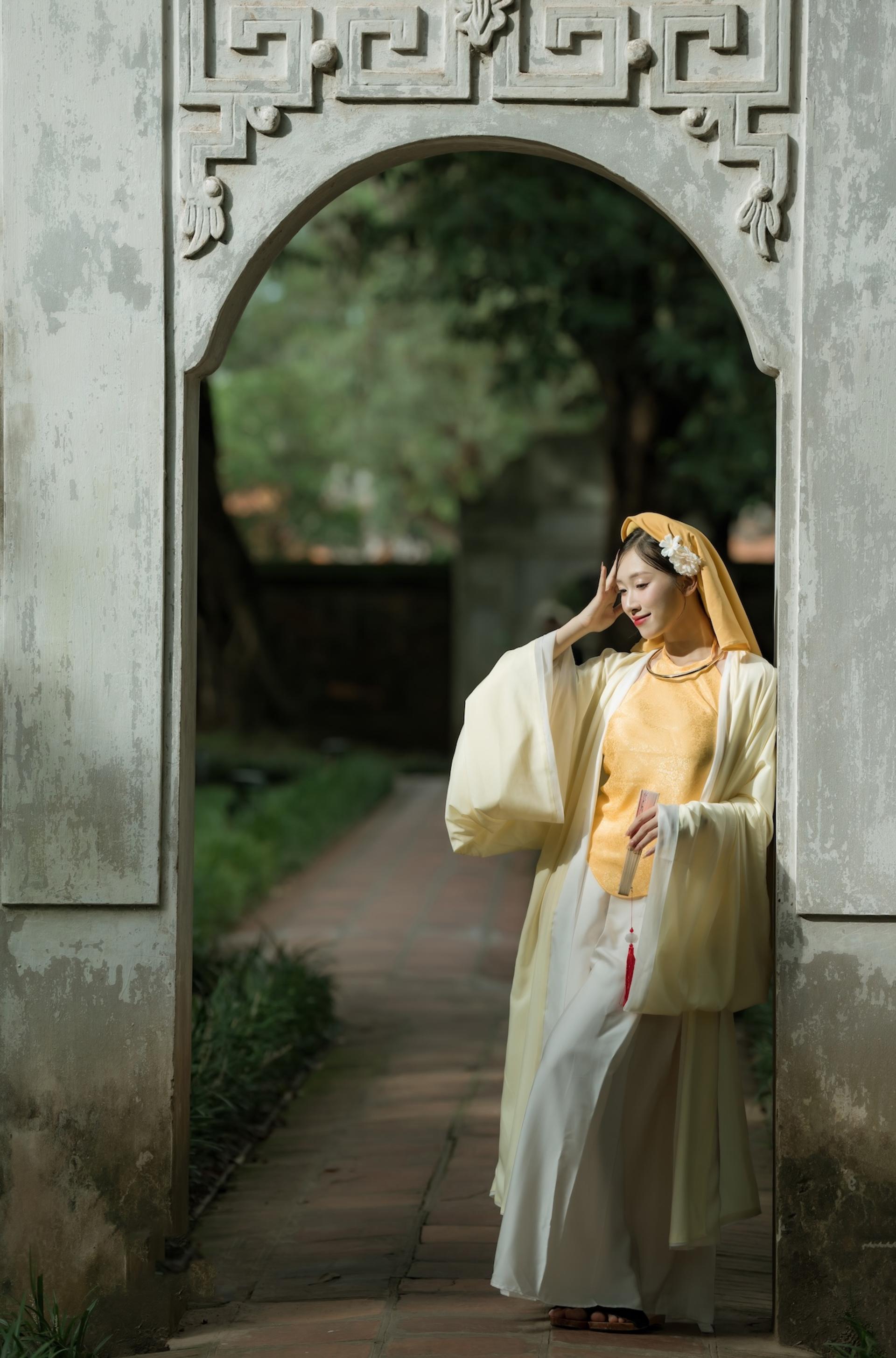 Ao Dai Rental & Professional Photoshoot in Hanoi Old Quarter  - Thumbnail 24