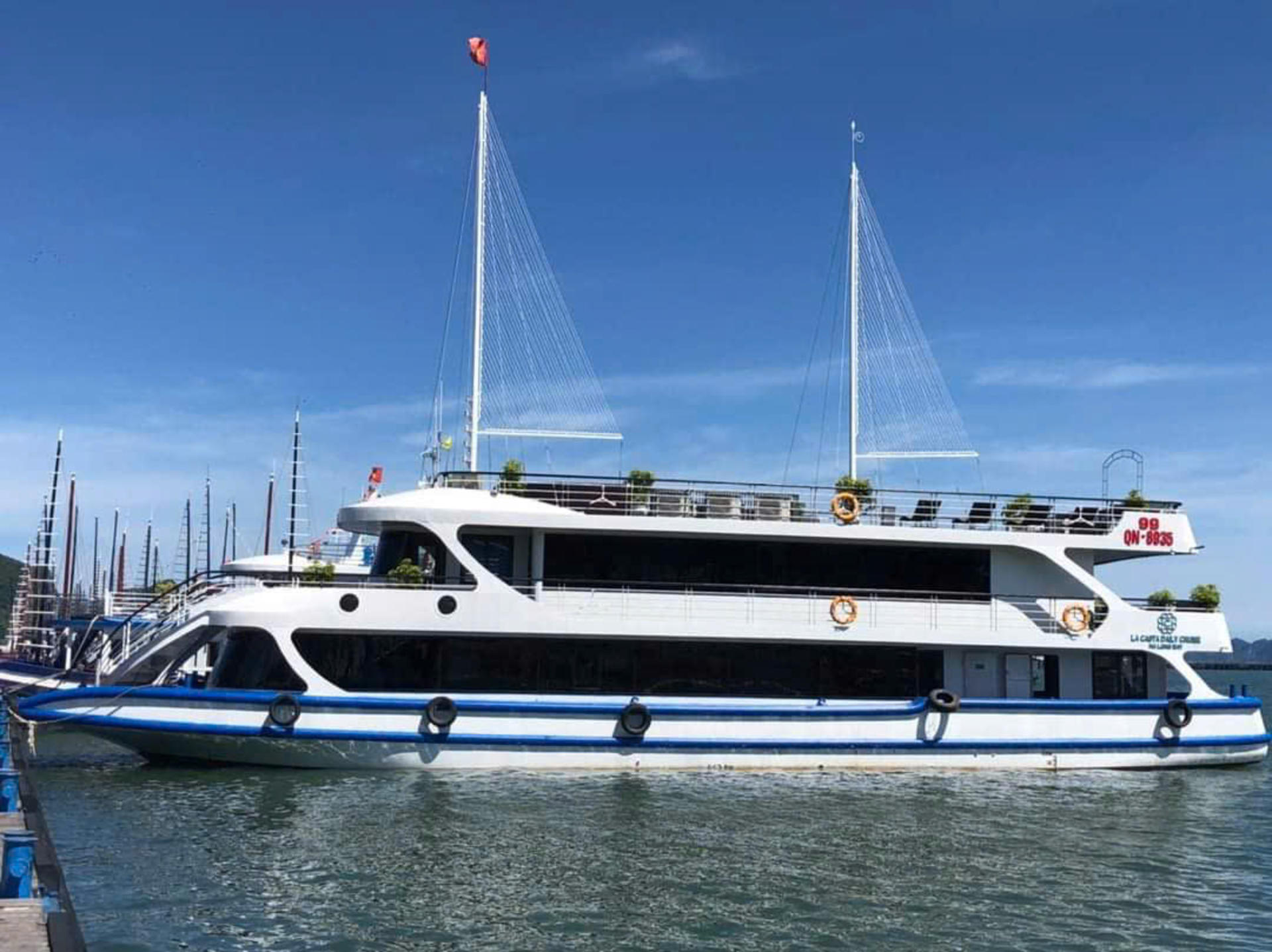 Sunlight Crystal Day Cruise: Ha Long Bay, Sung Sot, Ti Top - Thumbnail 26