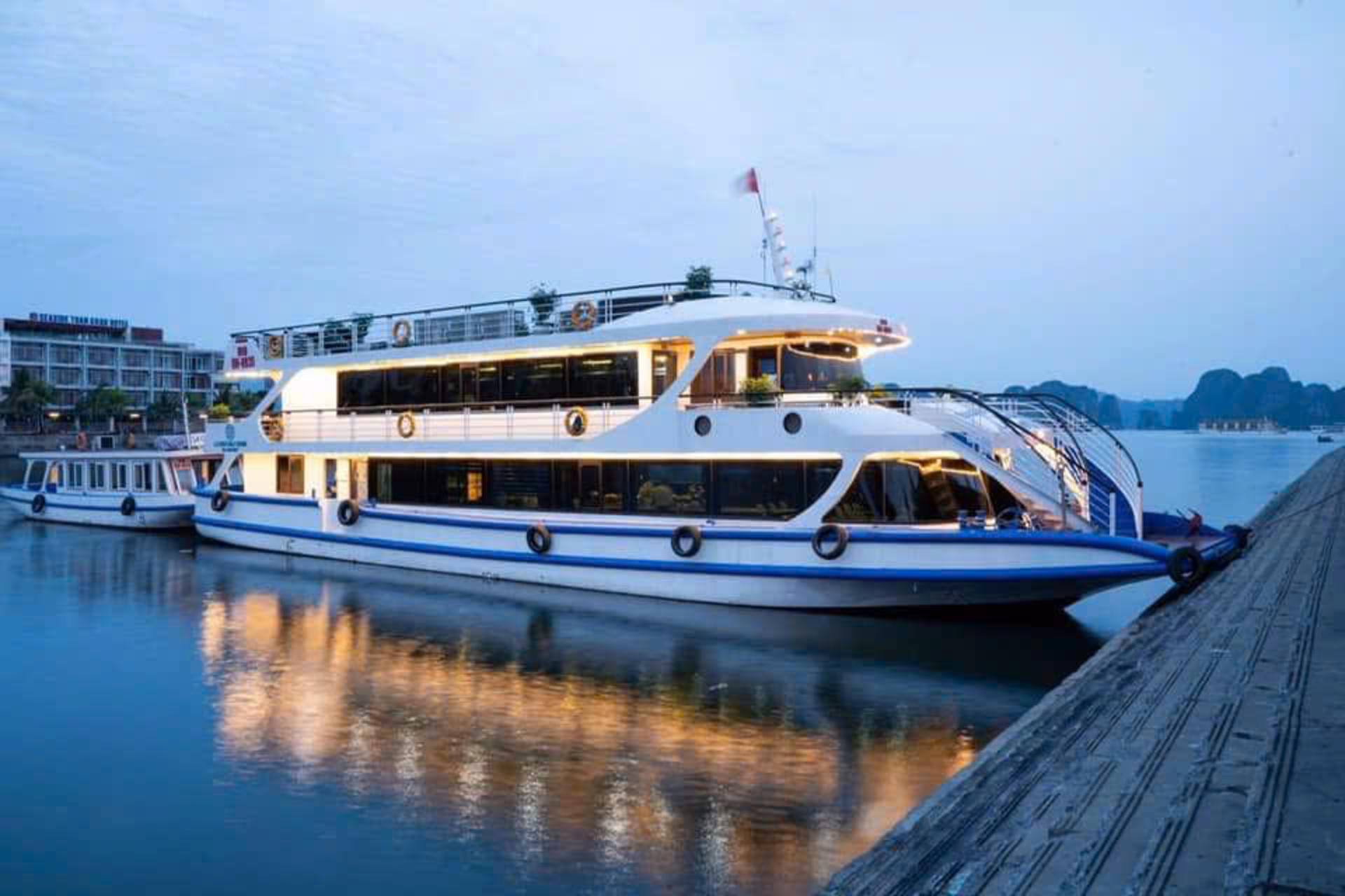 Sunlight Crystal Day Cruise: Ha Long Bay, Sung Sot, Ti Top - Thumbnail 18