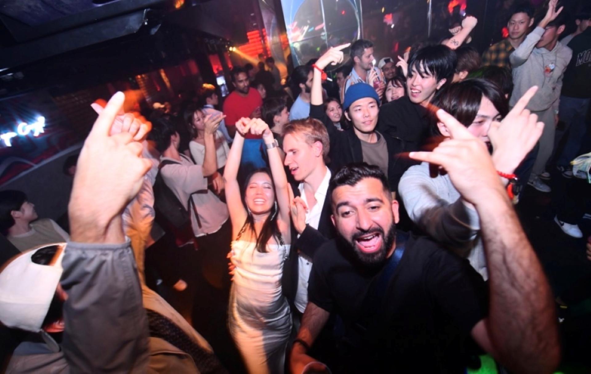 Osaka Shinsaibashi: CRAZY LAND by CHEVAL Nightclub Admission Ticket - Thumbnail 18