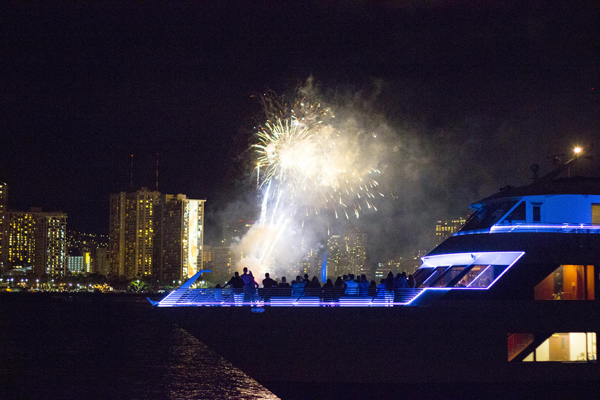 Friday Fireworks & Cocktail Cruise - Thumbnail 2