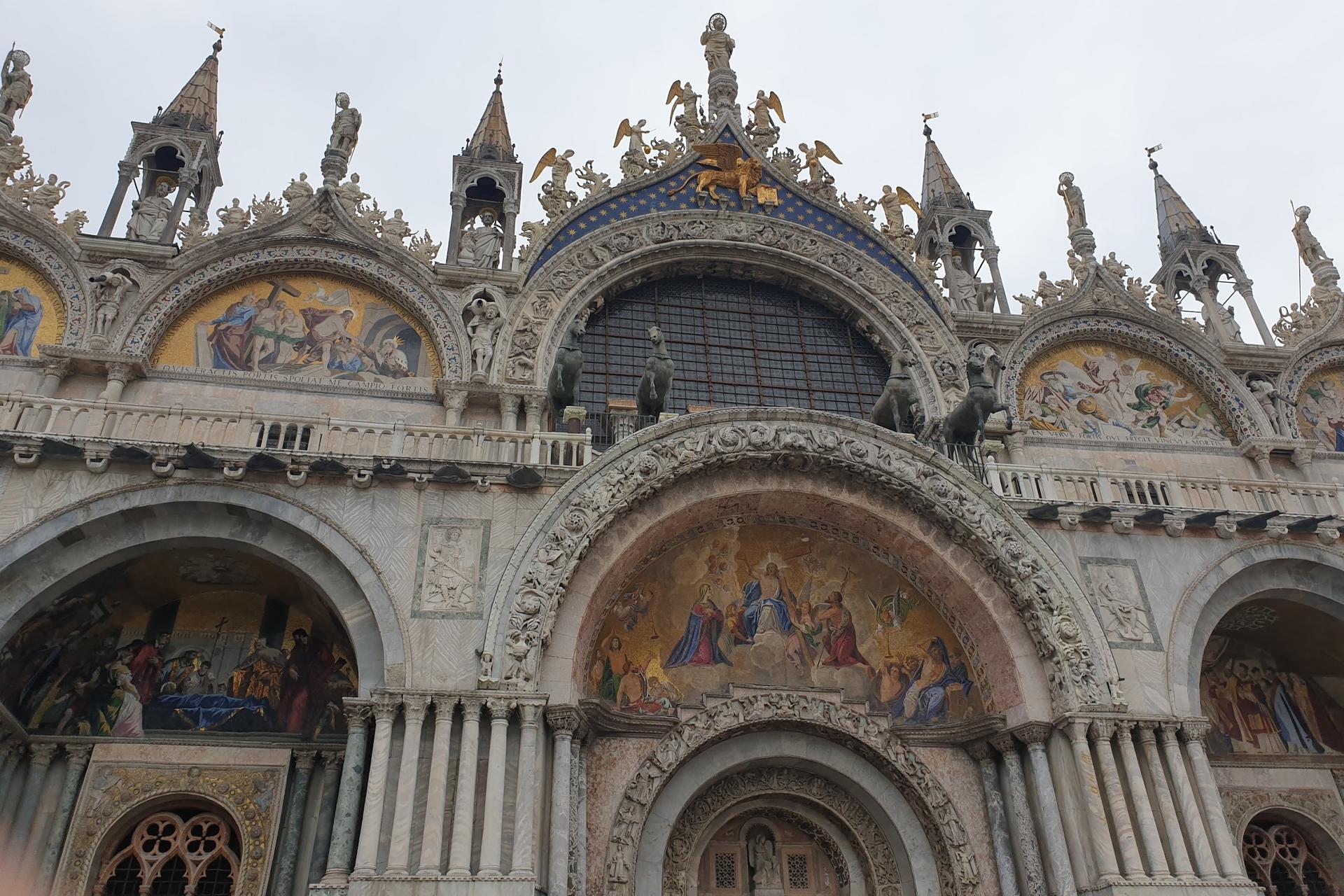 Doge's Palace & St. Marks Basilica Tour in Venice - Thumbnail 3