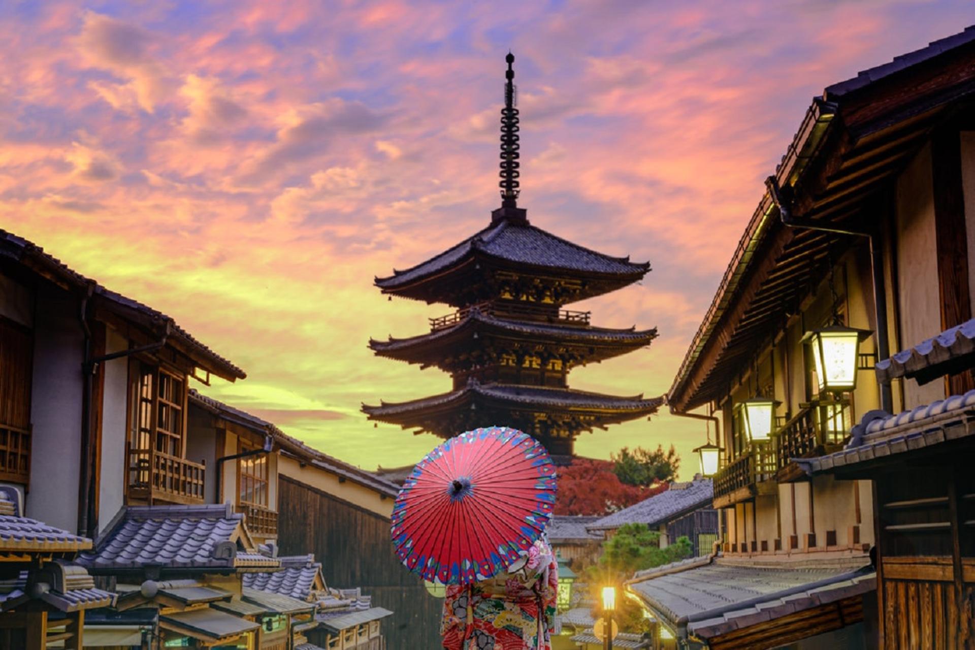 Kyoto Gion Night Guided Walking Tour (3 Hours) - Image 1