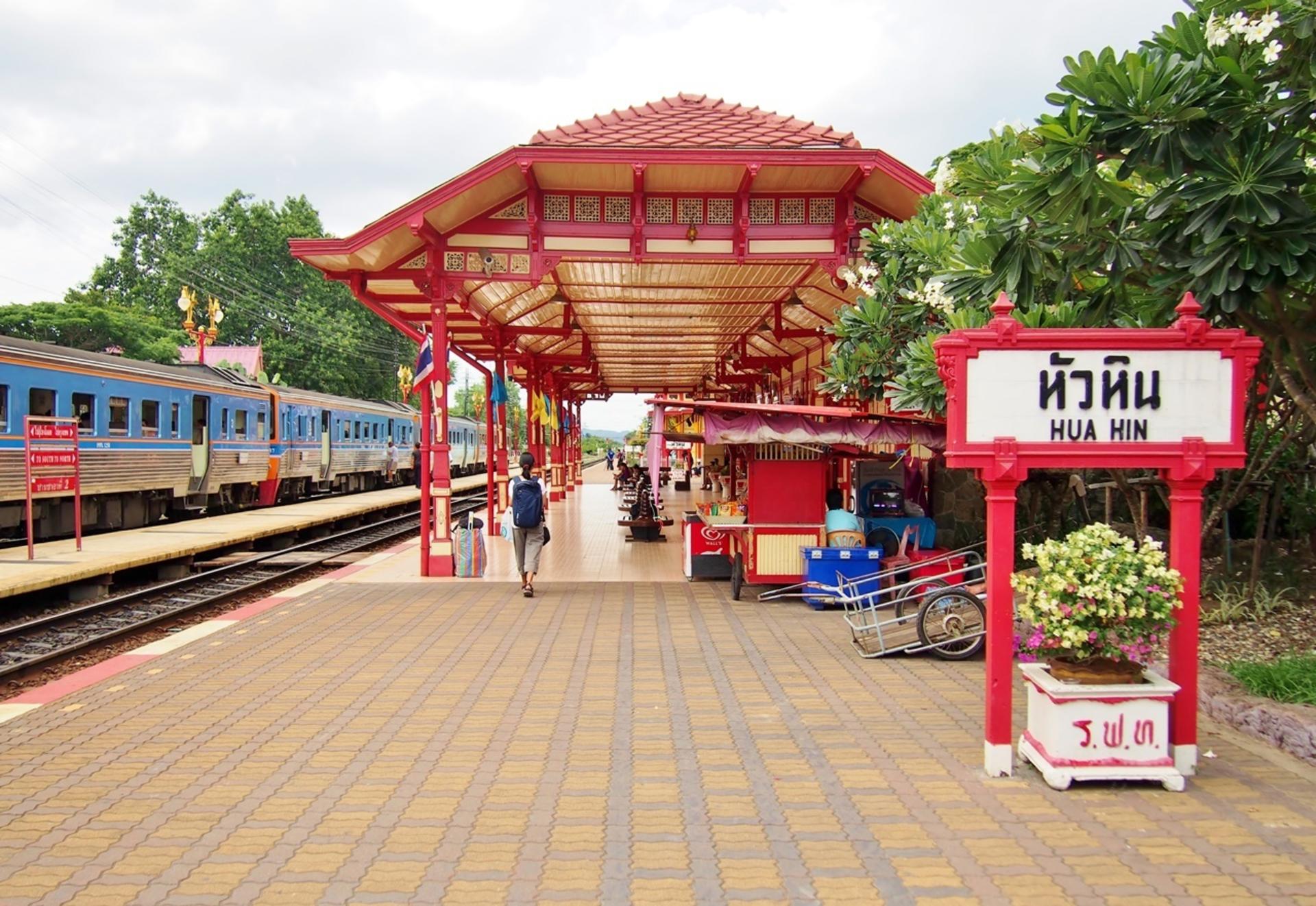 Shared Bus Transfer to Hua Hin - Thumbnail 4