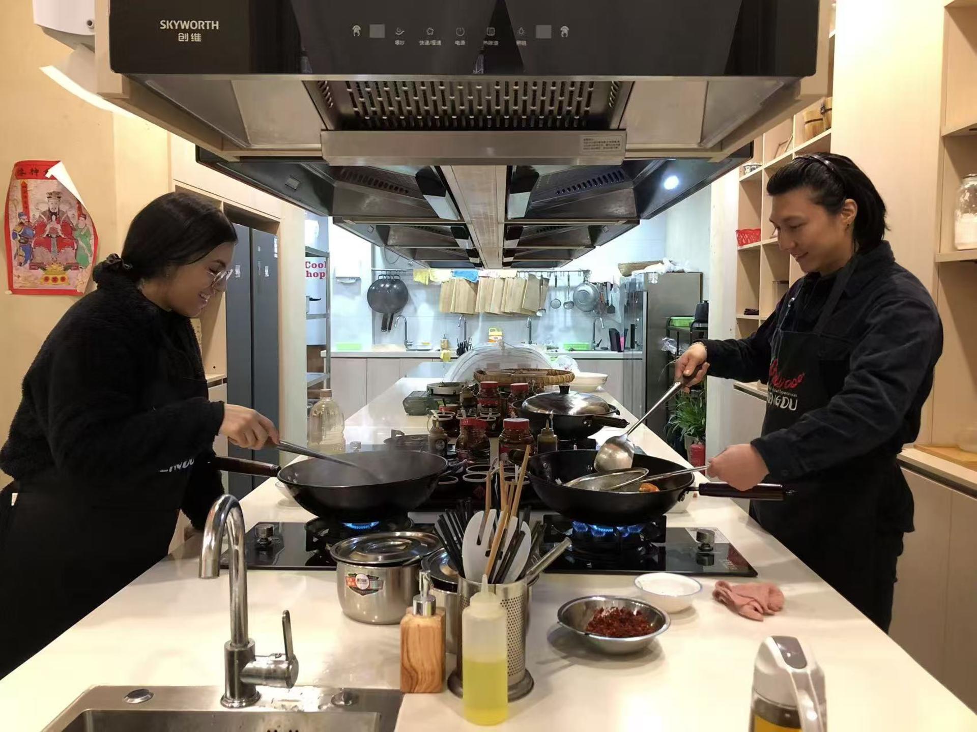 Chengdu DanDan Noodles Cooking Class with A Local  Market visit - Thumbnail 2