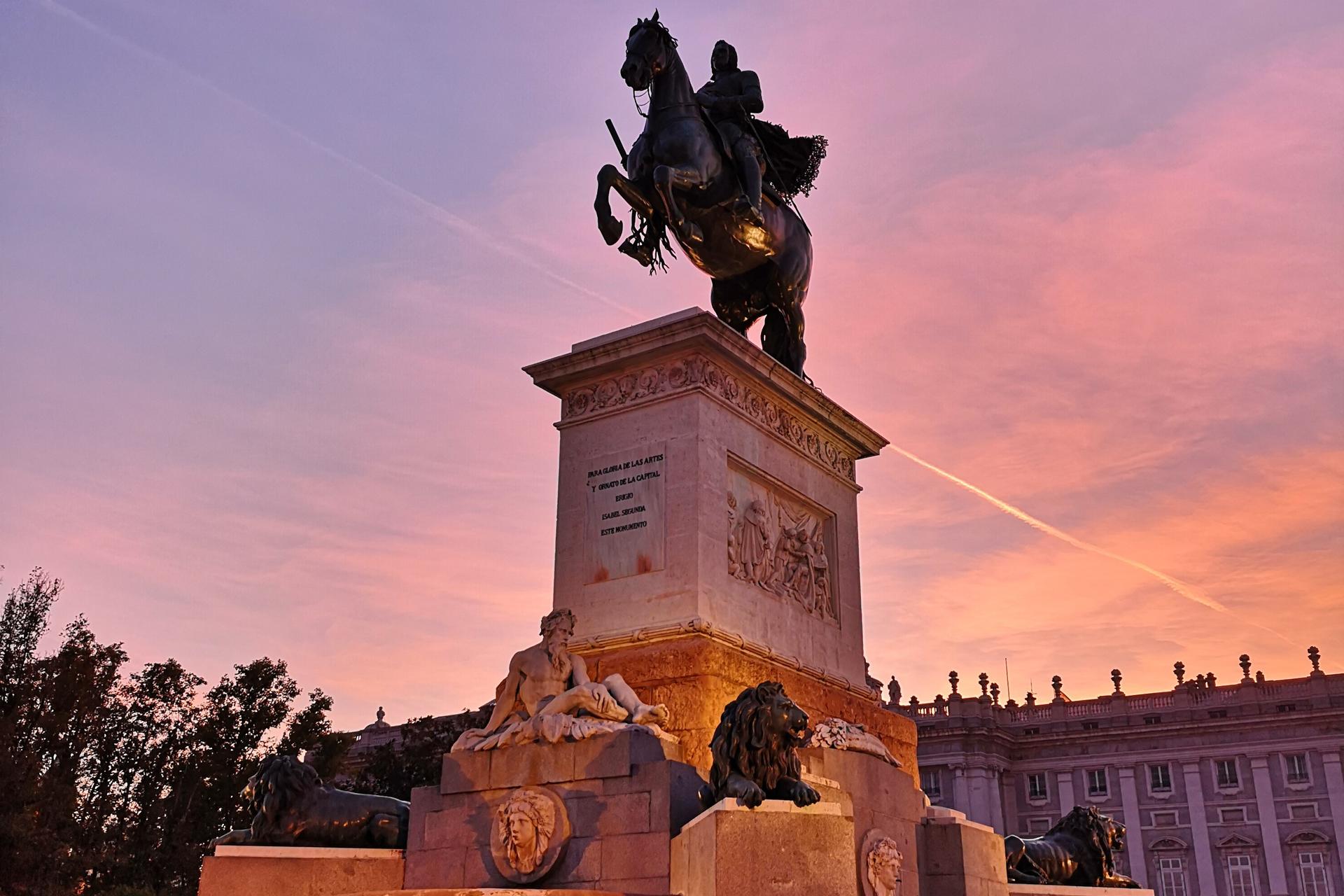 Evening Walking Tour in Madrid  - Thumbnail 8