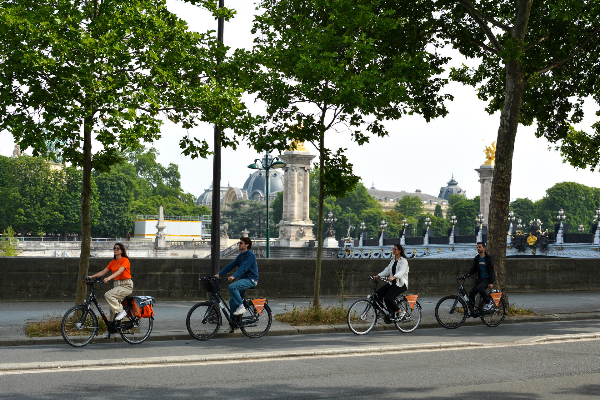 3-Hour City Highlights Bike Tour in Paris - Thumbnail 5
