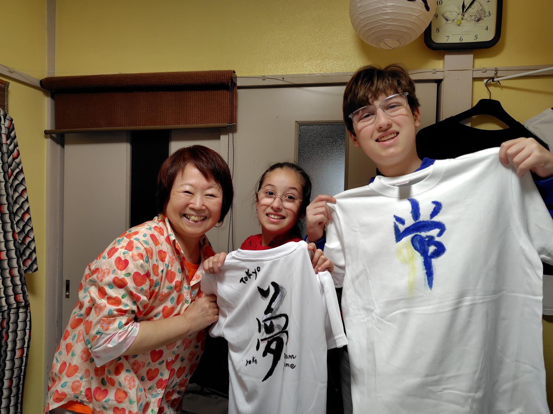 T-shirt or Lantern Calligraphy Experience in Tokyo - Image 1