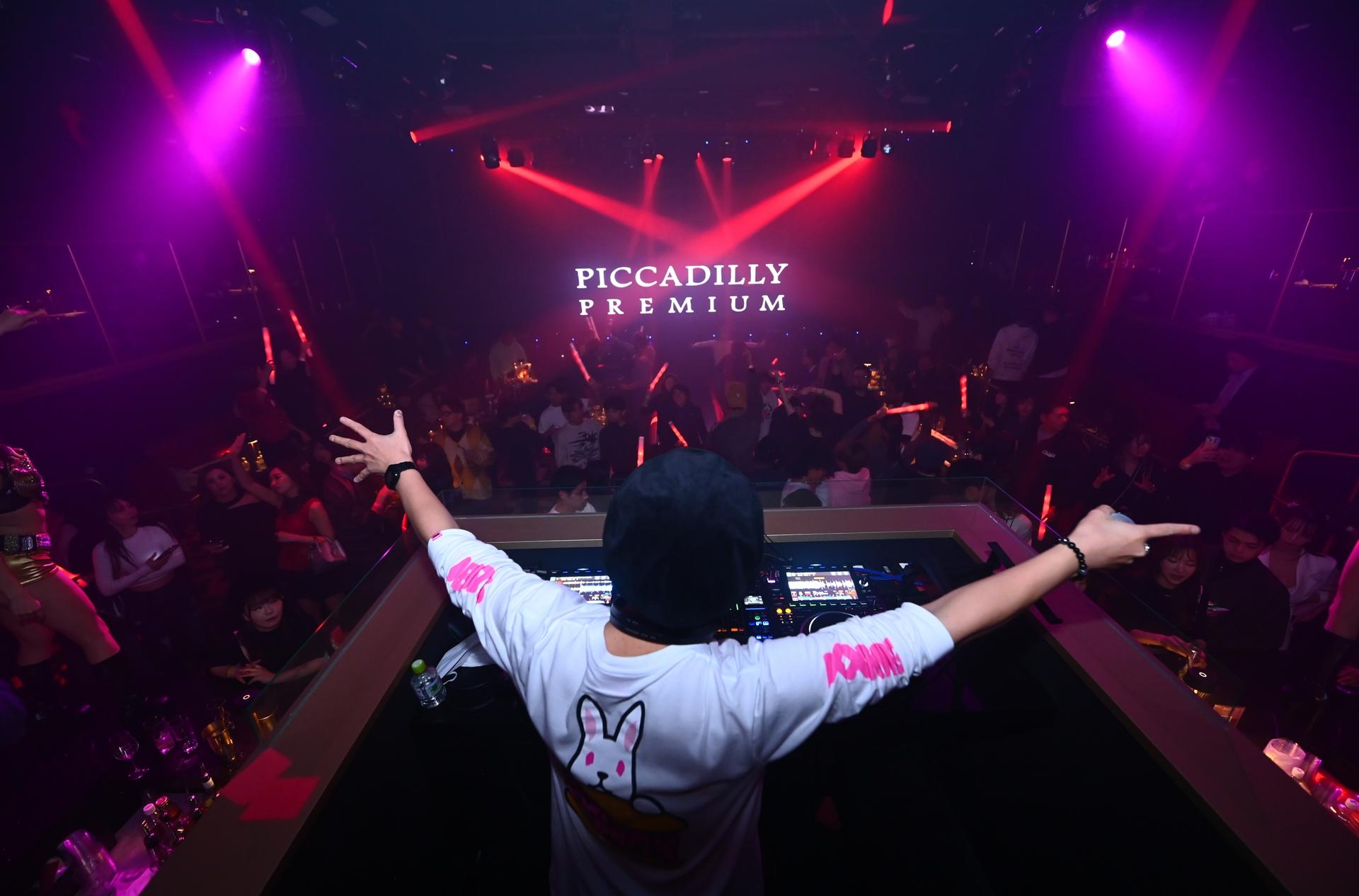 Osaka Umeda: PICCADILLY Live Show & Nightclub & Shisha | VIP Package - Thumbnail 12