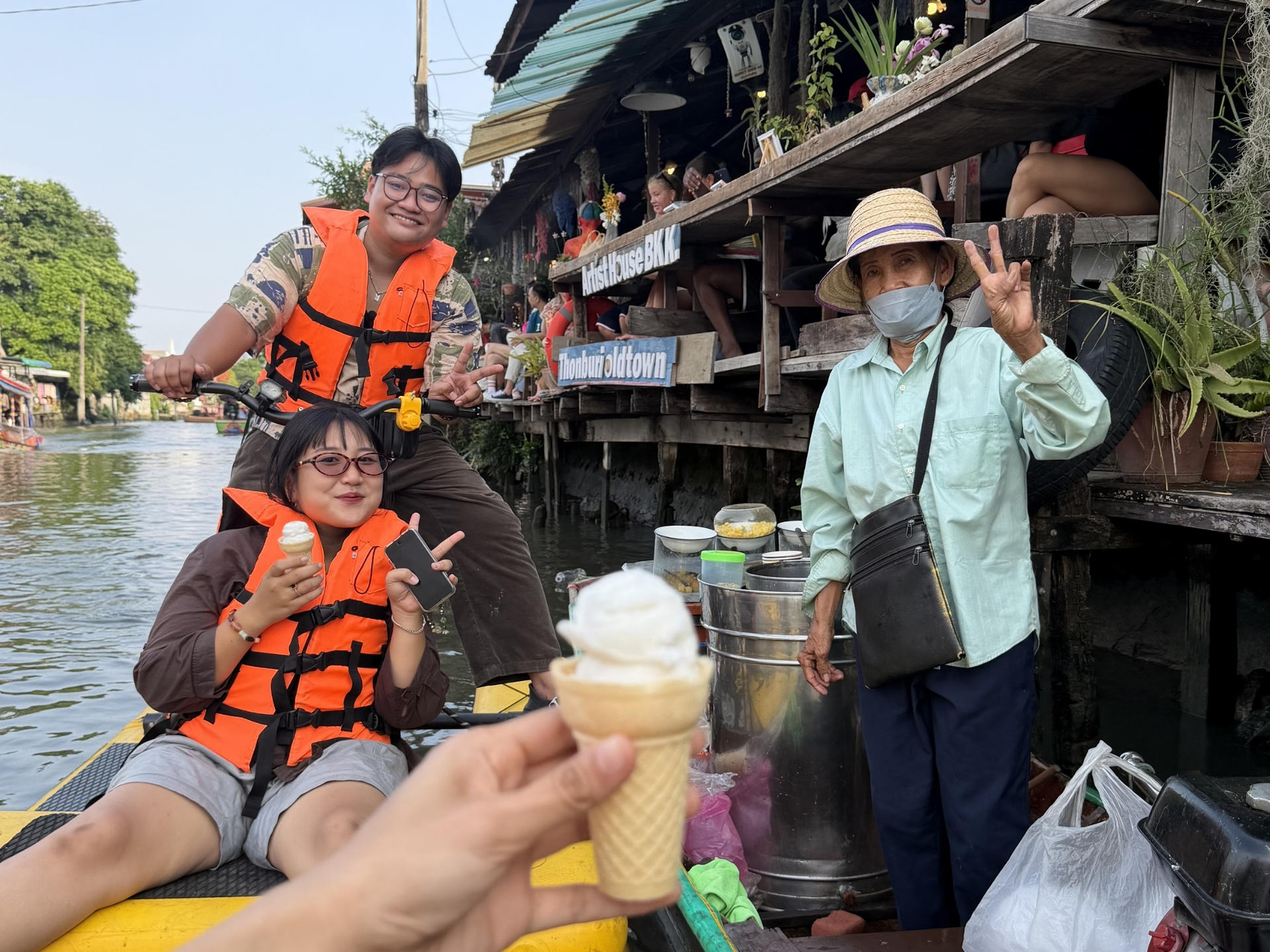 Punklong Water Bicycle at Klong Bang Luang in Bangkok - Thumbnail 4