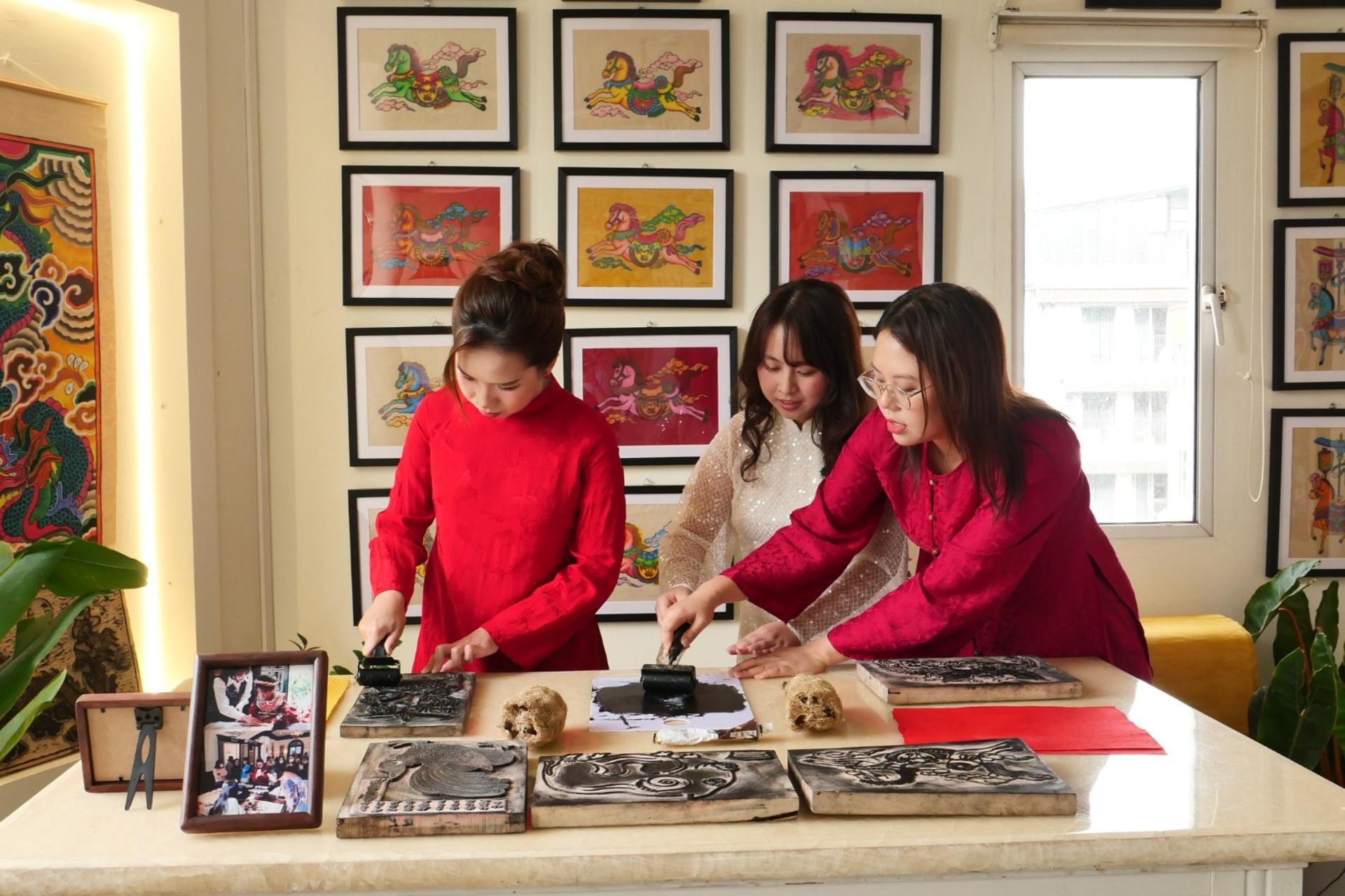 200-Year Folk Art Workshop: Craft Your Heritage Souvenir in Hanoi - Thumbnail 7