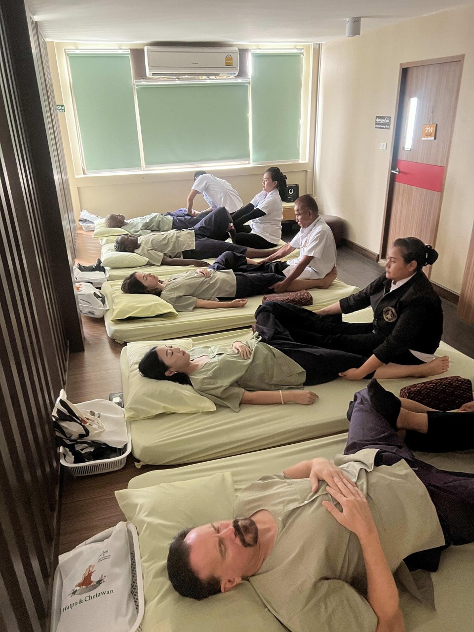 Wat Pho Thai Massage Experience: Master Thai Massage in a Class - Thumbnail 3