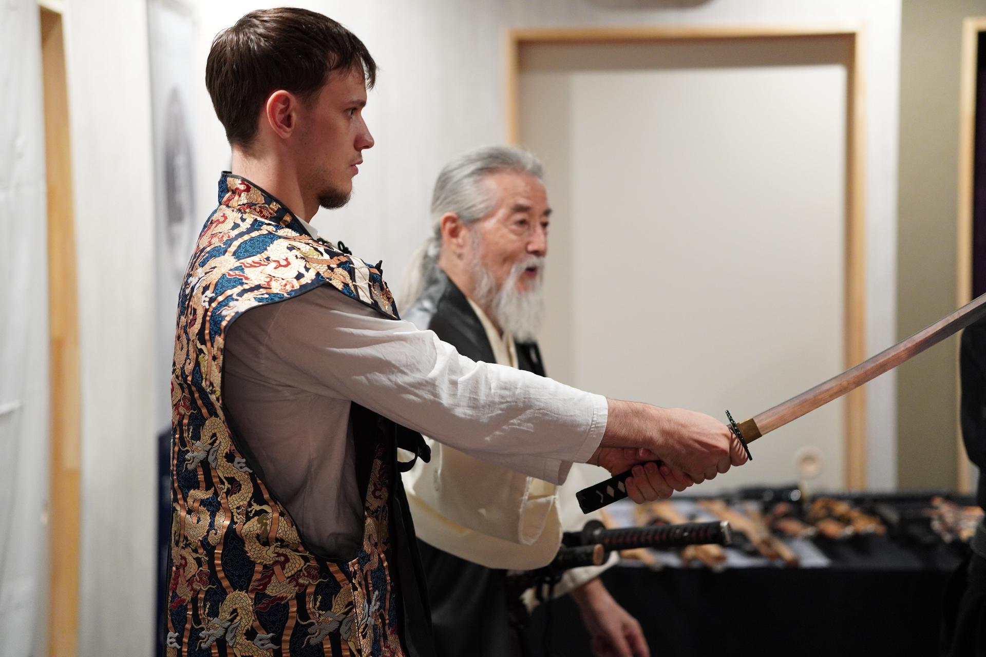 Kyoto: Samurai Sword Workshop with Master Lee Murayama - Thumbnail 19