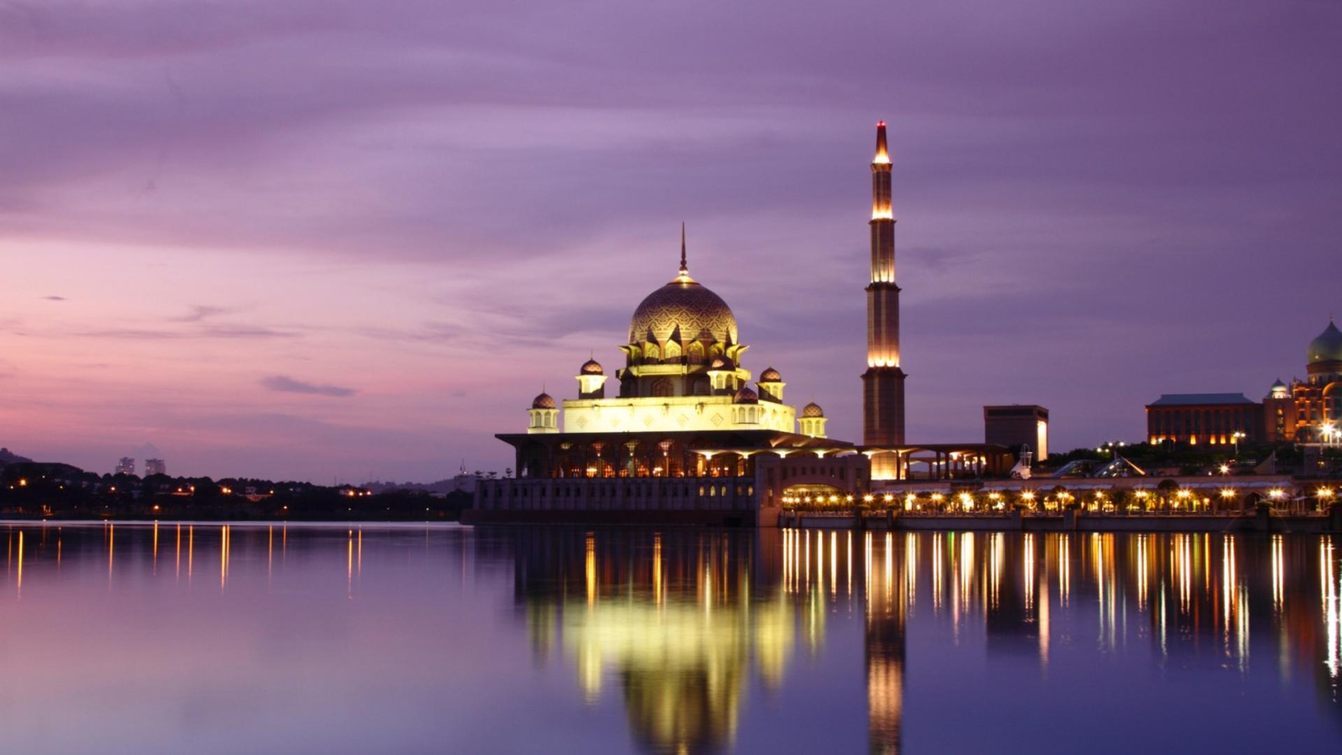 Putrajaya Sunset Cruise and Kuala Lumpur Night Exploration - Thumbnail 6