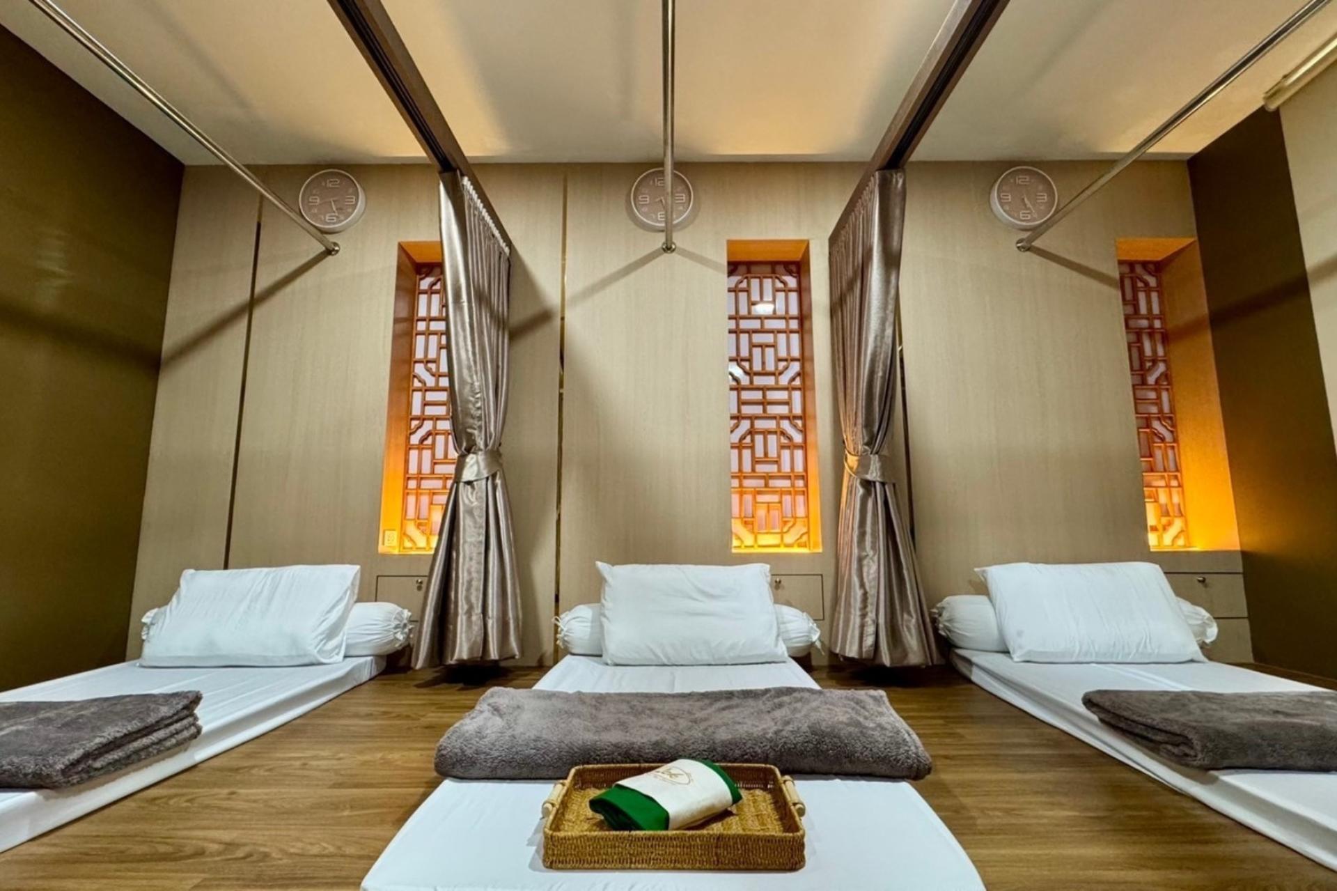 Lek Massage at Chinatown Experience in Bangkok - Thumbnail 7