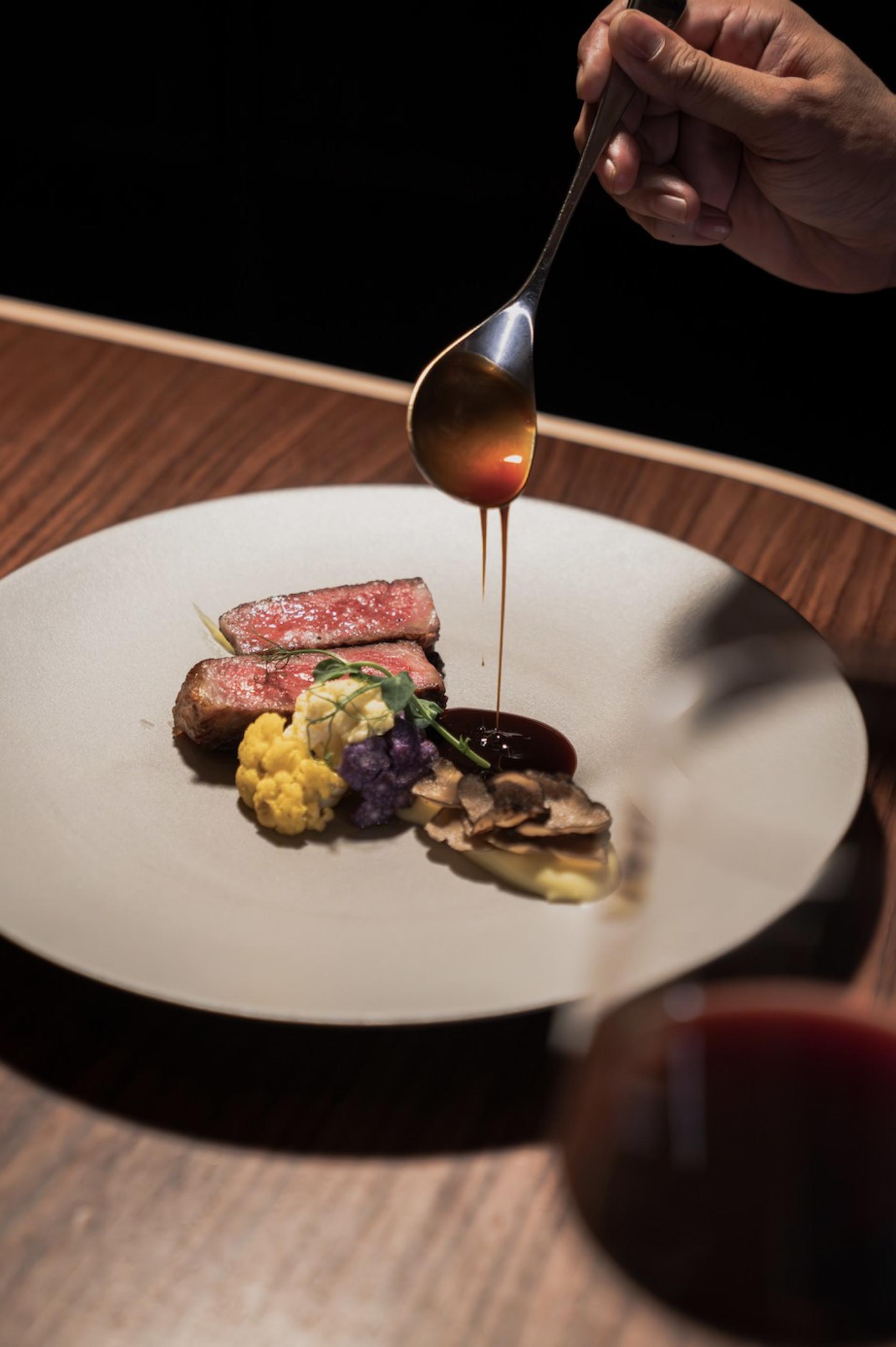VUE Bar and Grill Restaurant in Singapore  - Thumbnail 10