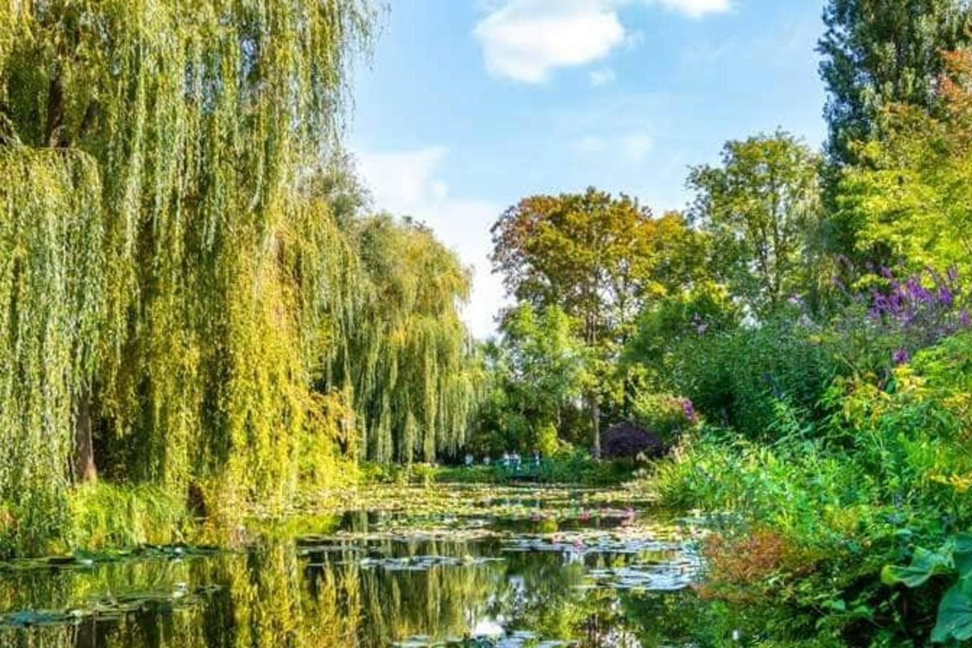 Monet's Gardens & Palace of Versailles One Day Tour from Paris  - Thumbnail 2