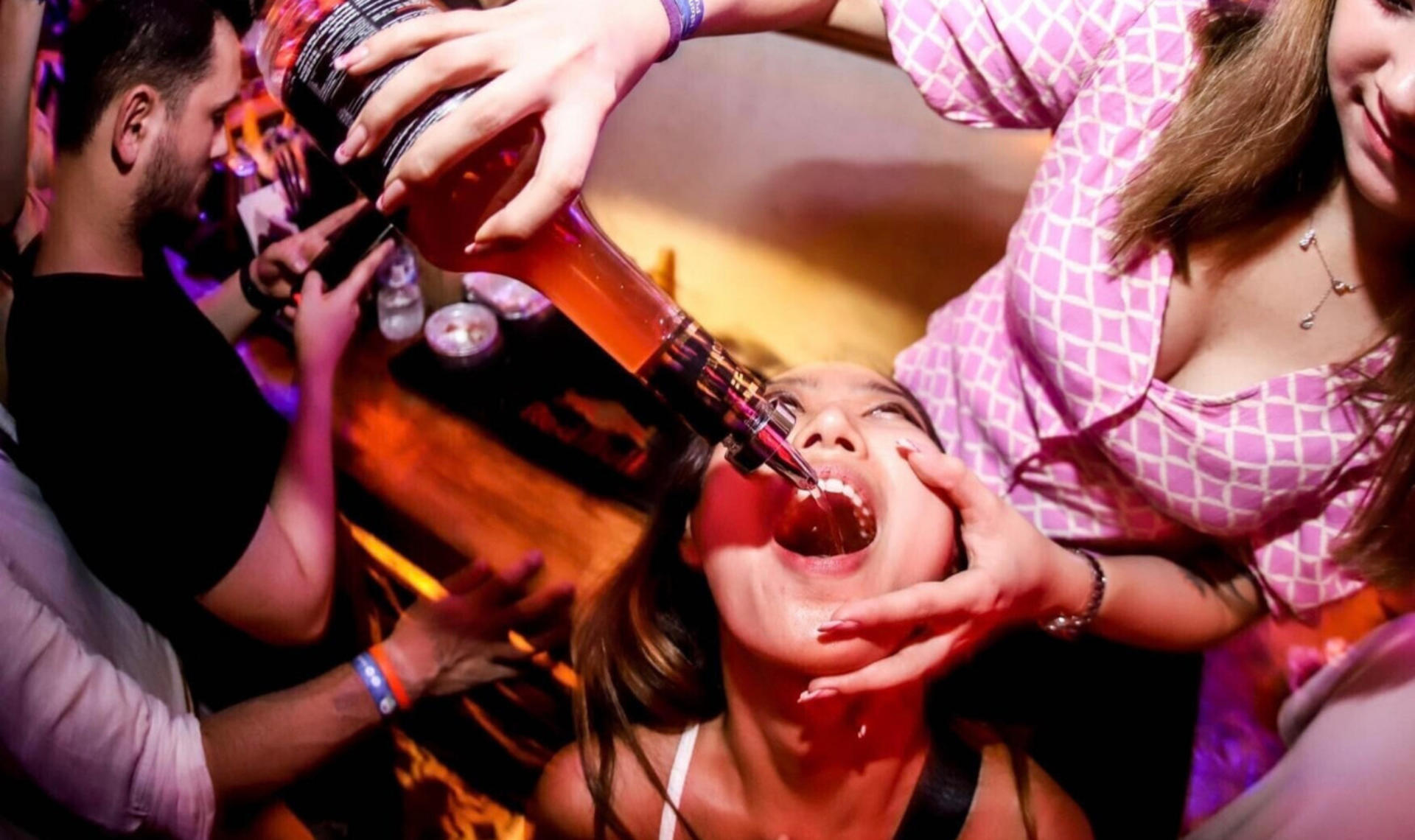 Party Pub Crawl Istanbul - Image 1