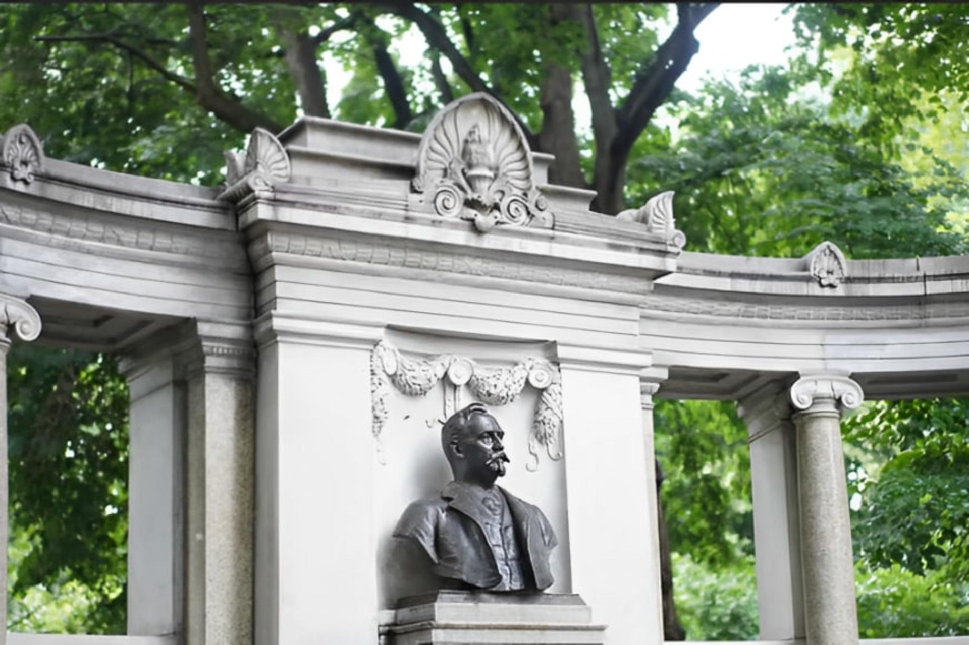 Gilded Age Mansions of Fifth Avenue Guided Walking Tour in New York - Image 1