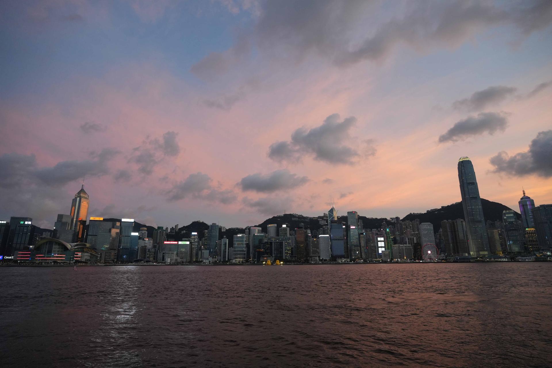 Sunset/Night Cruise of Victoria Harbour - Skyline Cruise (Unlimited Snacks Drinks+Photography+Live Tour Ambassador) - Thumbnail 11