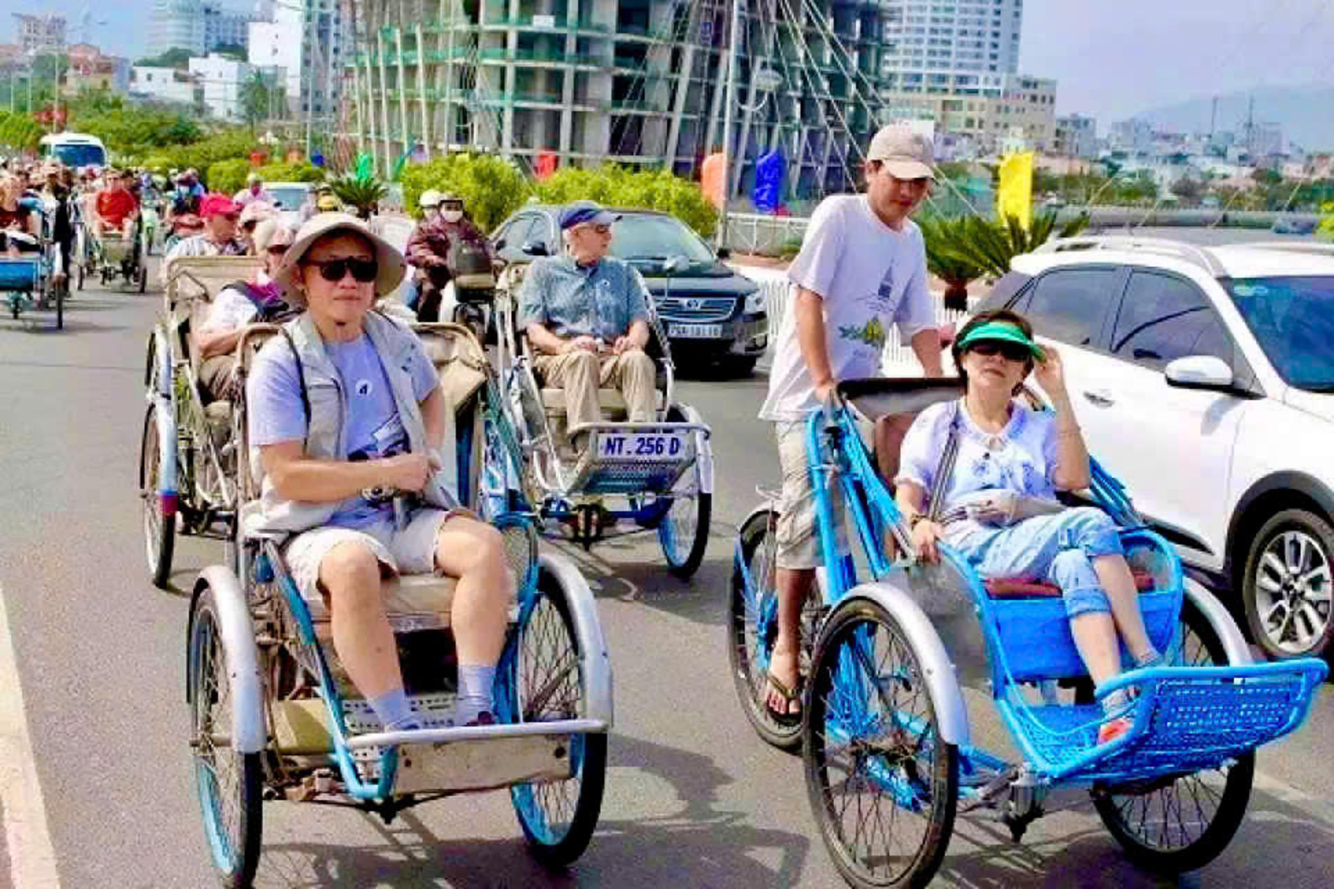 Ho Chi Minh 4-Hour Private Cyclo Tour: Chinatown, Temple & Local Pho - Thumbnail 4