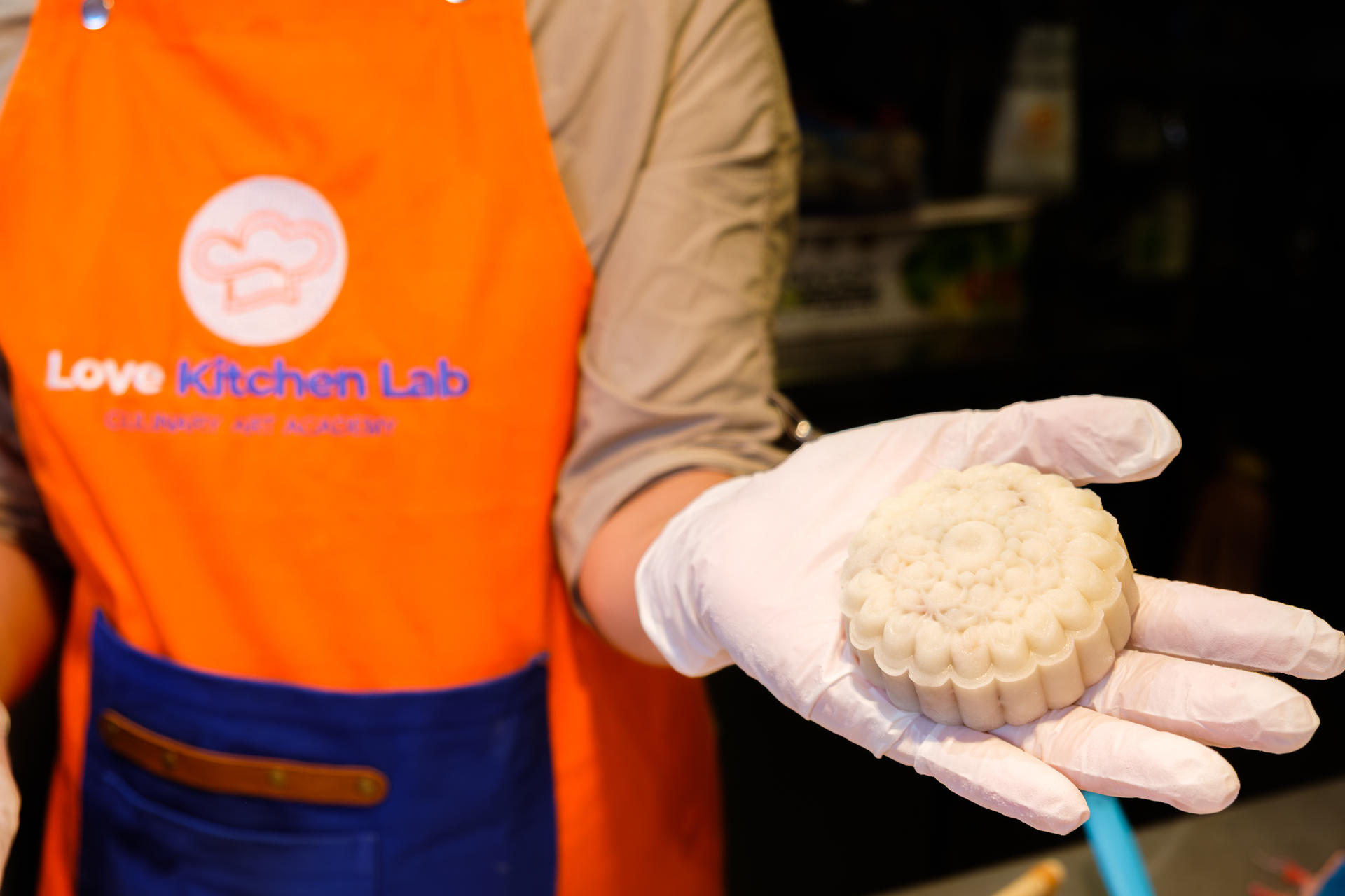 Mooncake Baking Experience with Vietnamese Tea Tasting in Hanoi - Thumbnail 18